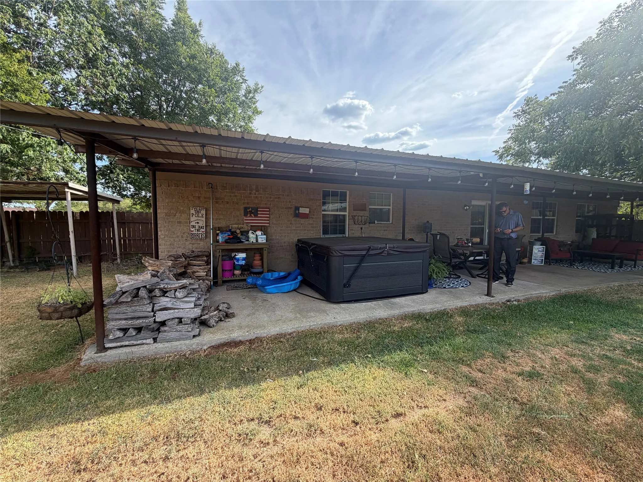 Single Family Residence For Sale in Wood County , 100 Nell Lane, Yantis, Texas 75497, 3 Bedroom, 2 Bathroom, Garage spaces, 1,919 Sqft, built in 1988, mls#21371528, Real Estate Agent in Yantis, Homes For Sale in Wood county, Homes For Sale in Yantis, Realtor in Yantis Texas, Real Estate Brokerage Independent Realty Texas, Luminita Cordes Realtor