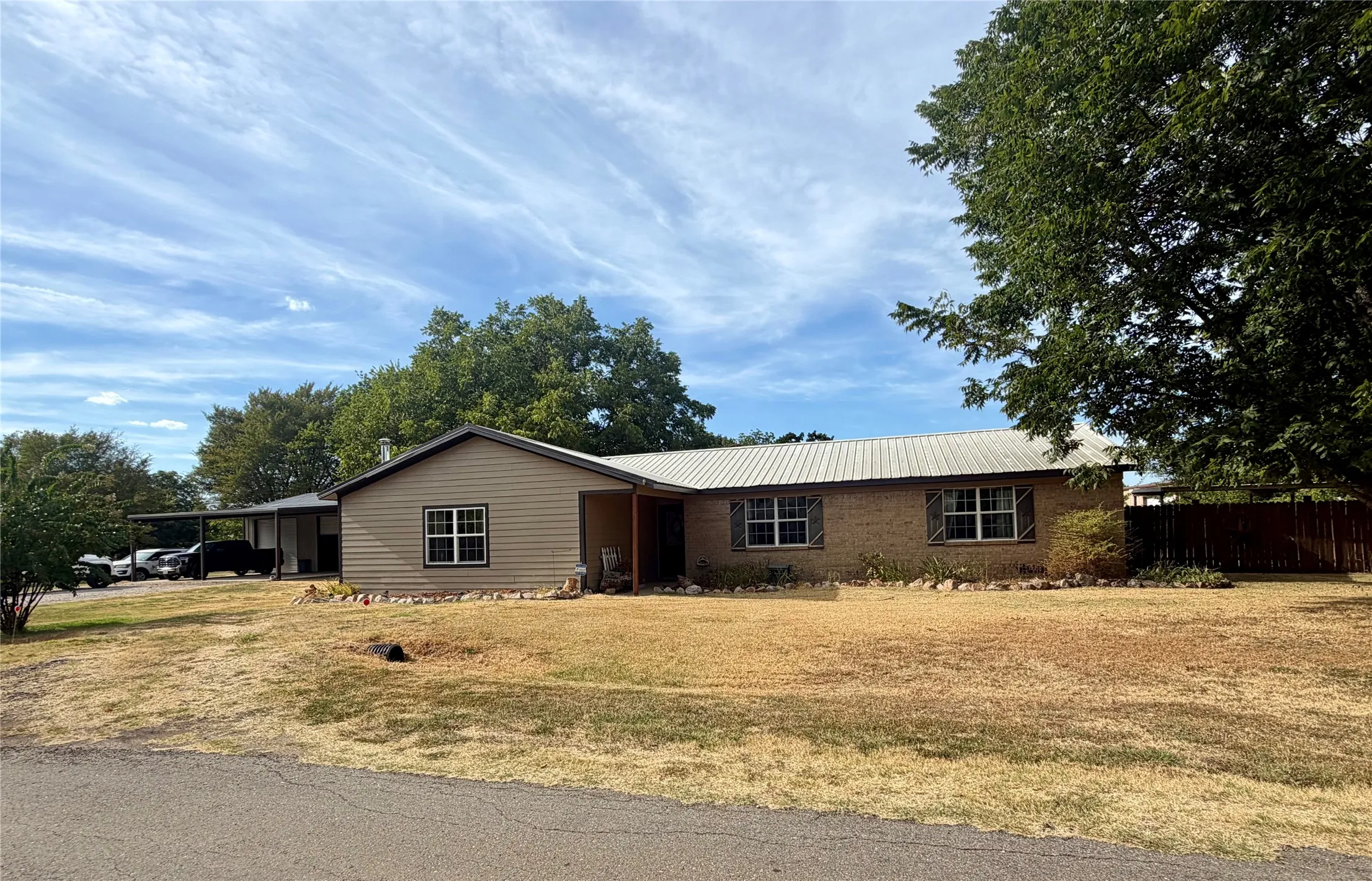Single Family Residence For Sale in Wood County , 100 Nell Lane, Yantis, Texas 75497, 3 Bedroom, 2 Bathroom, Garage spaces, 1,919 Sqft, built in 1988, mls#21371528, Real Estate Agent in Yantis, Homes For Sale in Wood county, Homes For Sale in Yantis, Realtor in Yantis Texas, Real Estate Brokerage Independent Realty Texas, Luminita Cordes Realtor
