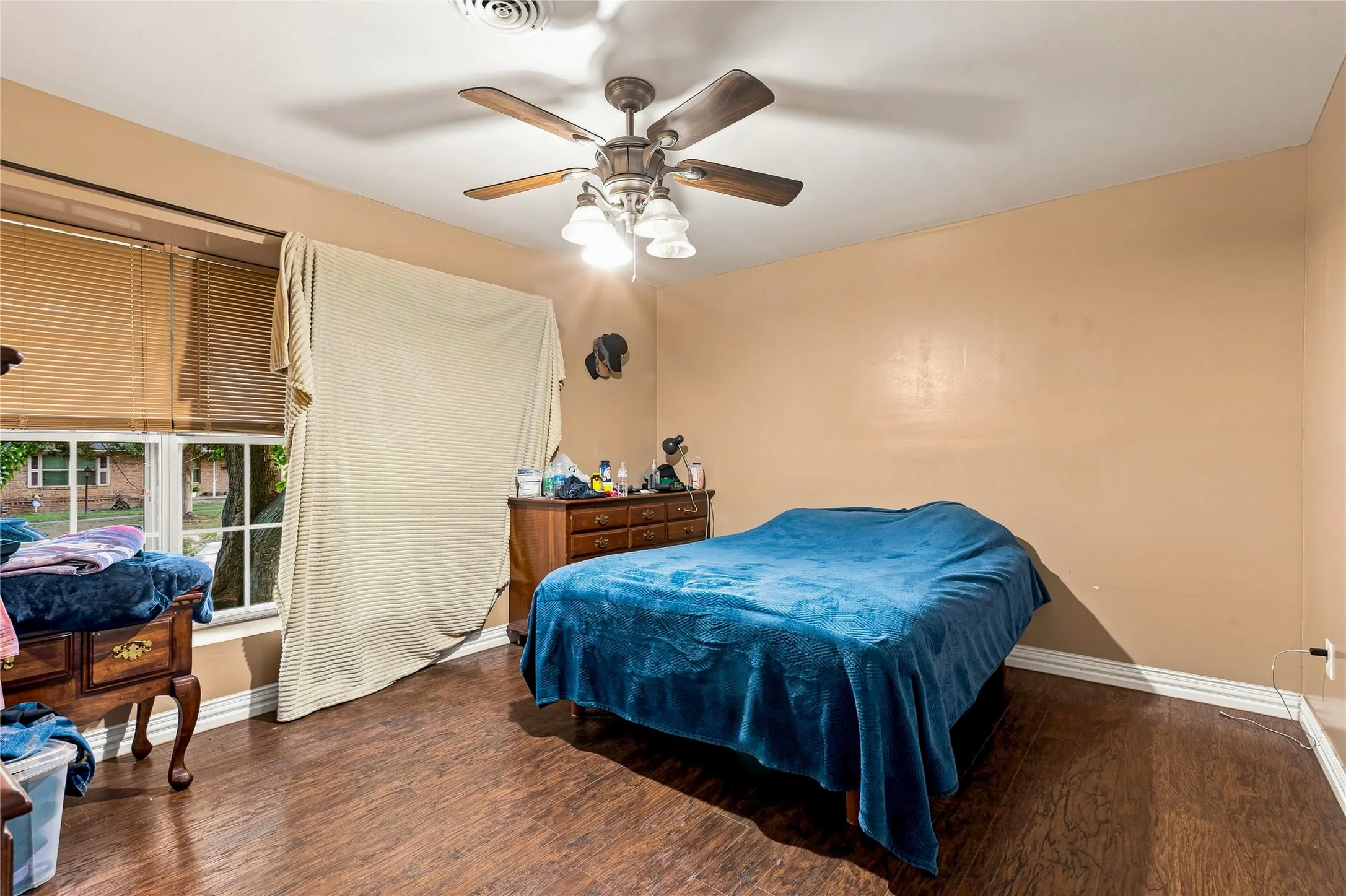 Single Family Residence For Sale in Dallas County , 111 W Kenwood Drive, Garland, Texas 75041, 5 Bedroom, 2 Bathroom, Garage spaces, 1,593 Sqft, built in 1960, mls#21374603, Real Estate Agent in Garland, Homes For Sale in Dallas county, Homes For Sale in Garland, Realtor in Garland Texas, Real Estate Brokerage Independent Realty Texas, Luminita Cordes Realtor