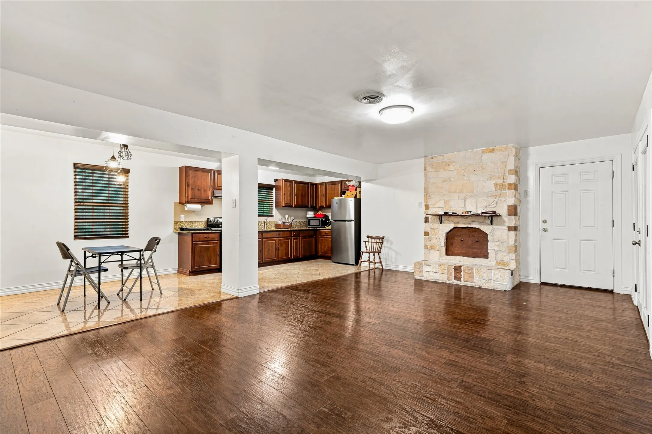 Single Family Residence For Sale in Dallas County , 111 W Kenwood Drive, Garland, Texas 75041, 5 Bedroom, 2 Bathroom, Garage spaces, 1,593 Sqft, built in 1960, mls#21374603, Real Estate Agent in Garland, Homes For Sale in Dallas county, Homes For Sale in Garland, Realtor in Garland Texas, Real Estate Brokerage Independent Realty Texas, Luminita Cordes Realtor