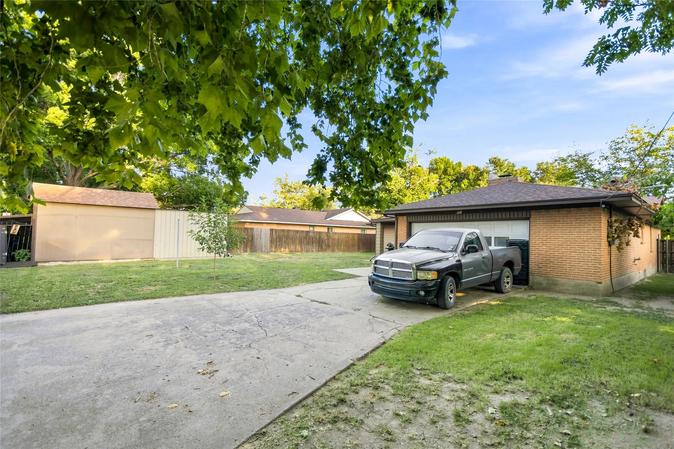 Single Family Residence For Sale in Dallas County , 111 W Kenwood Drive, Garland, Texas 75041, 5 Bedroom, 2 Bathroom, Garage spaces, 1,593 Sqft, built in 1960, mls#21374603, Real Estate Agent in Garland, Homes For Sale in Dallas county, Homes For Sale in Garland, Realtor in Garland Texas, Real Estate Brokerage Independent Realty Texas, Luminita Cordes Realtor