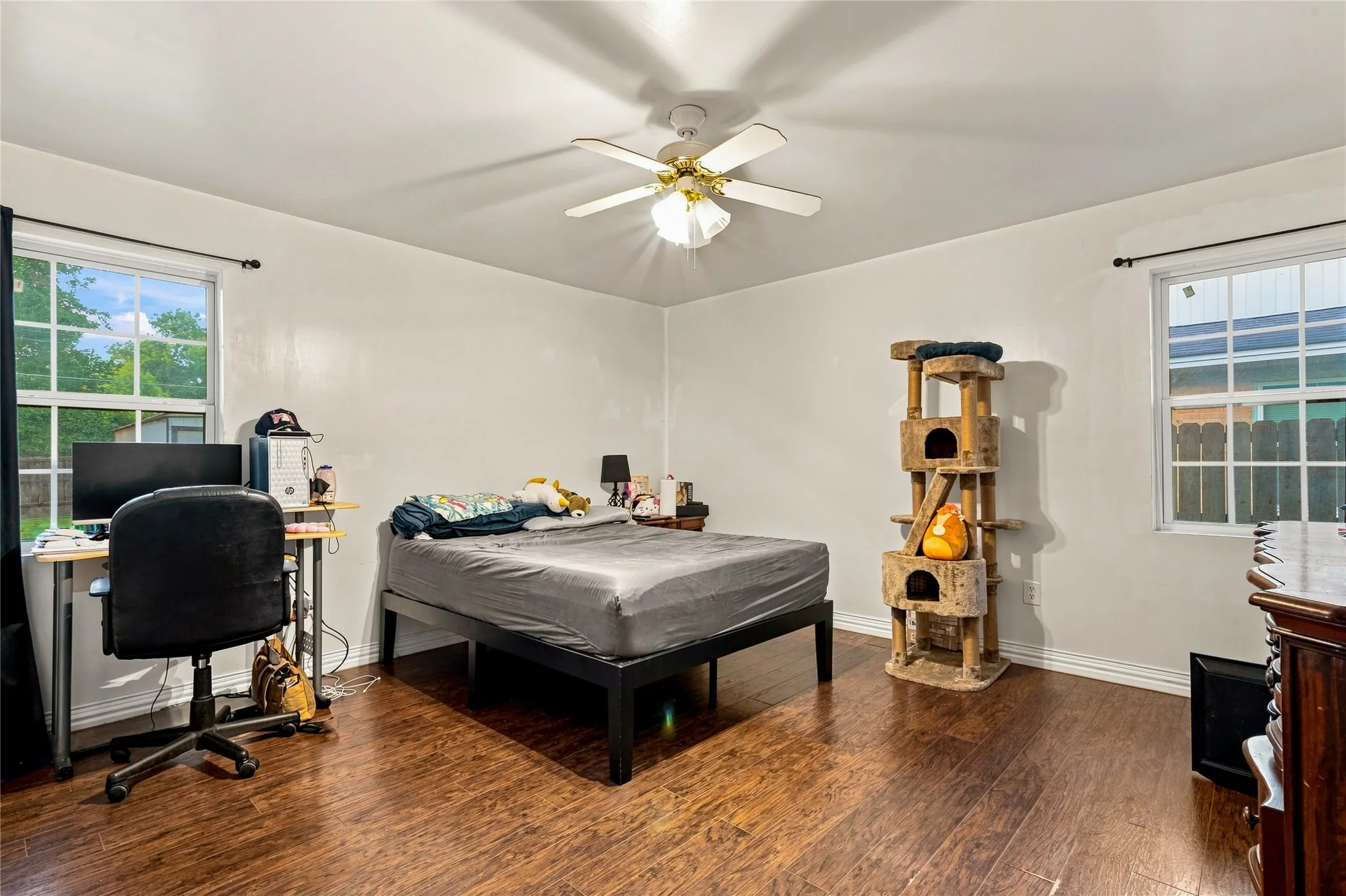 Single Family Residence For Sale in Dallas County , 111 W Kenwood Drive, Garland, Texas 75041, 5 Bedroom, 2 Bathroom, Garage spaces, 1,593 Sqft, built in 1960, mls#21374603, Real Estate Agent in Garland, Homes For Sale in Dallas county, Homes For Sale in Garland, Realtor in Garland Texas, Real Estate Brokerage Independent Realty Texas, Luminita Cordes Realtor