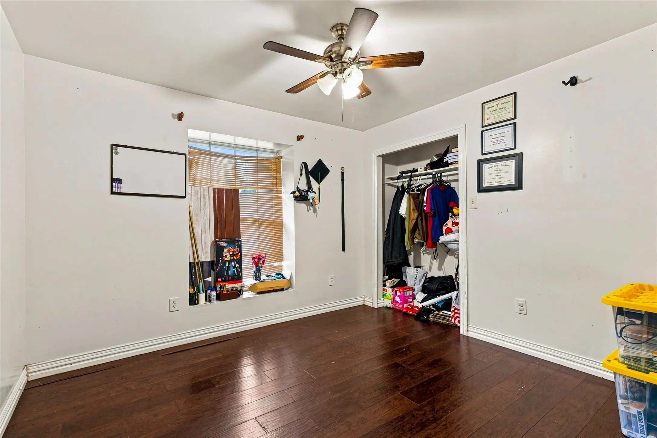Single Family Residence For Sale in Dallas County , 111 W Kenwood Drive, Garland, Texas 75041, 5 Bedroom, 2 Bathroom, Garage spaces, 1,593 Sqft, built in 1960, mls#21374603, Real Estate Agent in Garland, Homes For Sale in Dallas county, Homes For Sale in Garland, Realtor in Garland Texas, Real Estate Brokerage Independent Realty Texas, Luminita Cordes Realtor