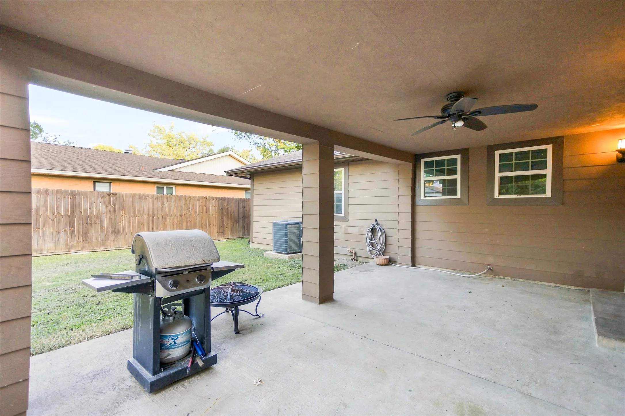 Single Family Residence For Sale in Dallas County , 111 W Kenwood Drive, Garland, Texas 75041, 5 Bedroom, 2 Bathroom, Garage spaces, 1,593 Sqft, built in 1960, mls#21374603, Real Estate Agent in Garland, Homes For Sale in Dallas county, Homes For Sale in Garland, Realtor in Garland Texas, Real Estate Brokerage Independent Realty Texas, Luminita Cordes Realtor