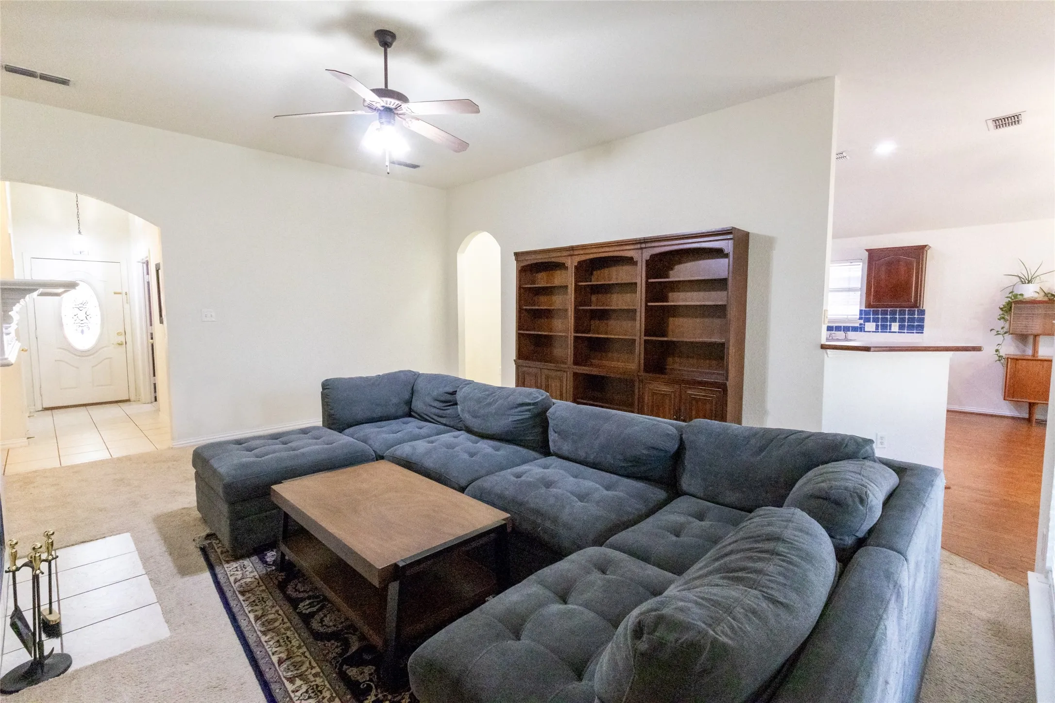 Single Family Residence For Sale in Tarrant County , 557 Willowview Drive, Saginaw, Texas 76179, 3 Bedroom, 2 Bathroom, 2 Garage spaces, 1,880 Sqft, built in 2002, mls#21374237, Real Estate Agent in Saginaw, Homes For Sale in Tarrant county, Homes For Sale in Saginaw, Realtor in Saginaw Texas, Real Estate Brokerage Independent Realty Texas, Luminita Cordes Realtor