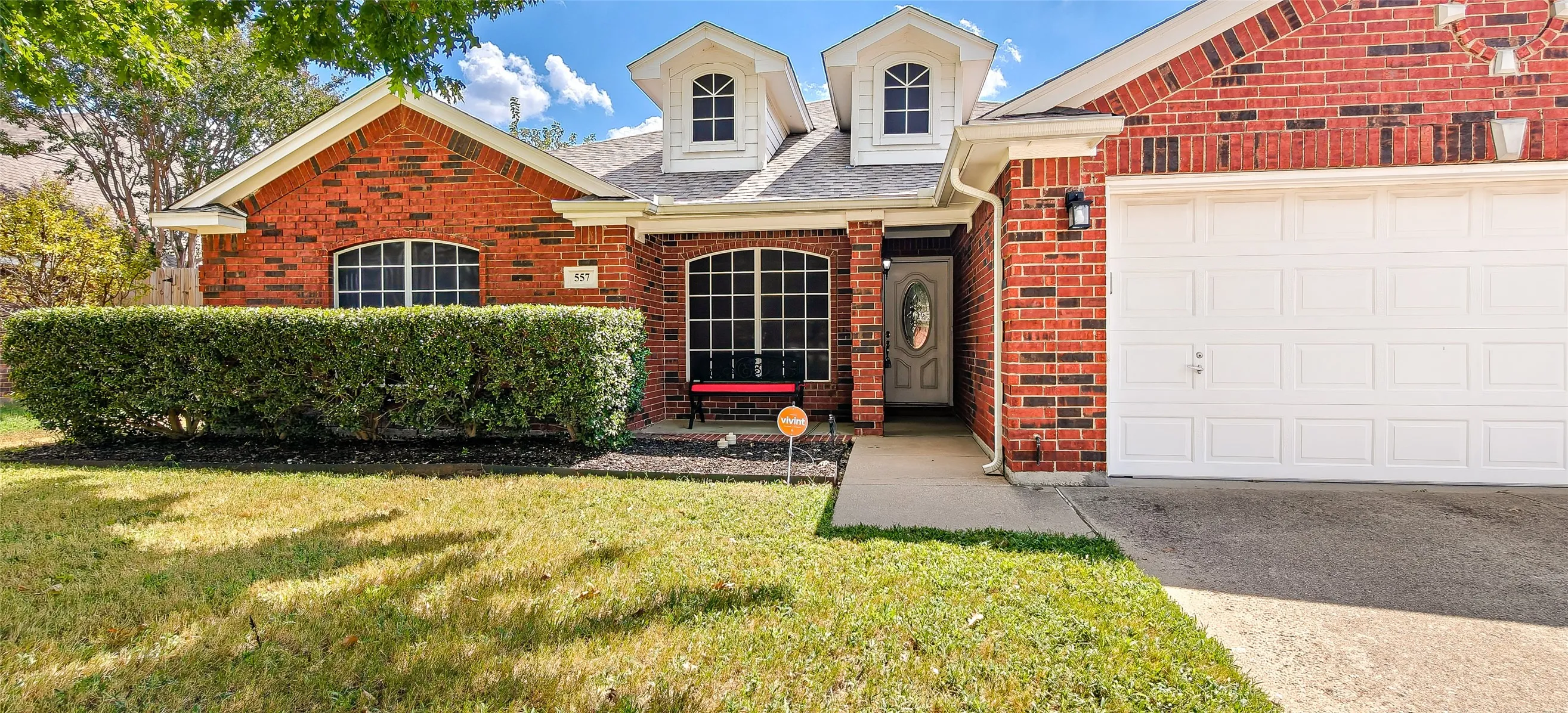 Single Family Residence For Sale in Tarrant County , 557 Willowview Drive, Saginaw, Texas 76179, 3 Bedroom, 2 Bathroom, 2 Garage spaces, 1,880 Sqft, built in 2002, mls#21374237, Real Estate Agent in Saginaw, Homes For Sale in Tarrant county, Homes For Sale in Saginaw, Realtor in Saginaw Texas, Real Estate Brokerage Independent Realty Texas, Luminita Cordes Realtor