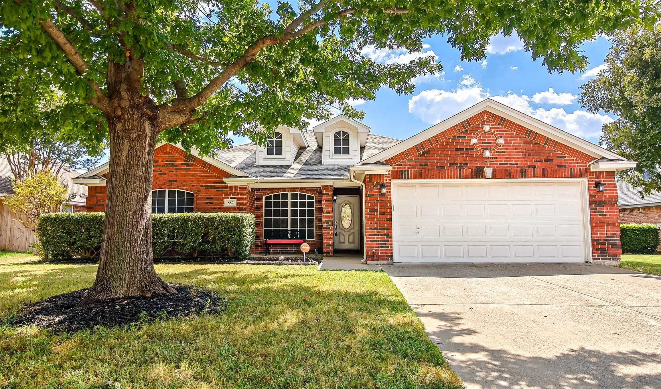 Single Family Residence For Sale in Tarrant County , 557 Willowview Drive, Saginaw, Texas 76179, 3 Bedroom, 2 Bathroom, 2 Garage spaces, 1,880 Sqft, built in 2002, mls#21374237, Real Estate Agent in Saginaw, Homes For Sale in Tarrant county, Homes For Sale in Saginaw, Realtor in Saginaw Texas, Real Estate Brokerage Independent Realty Texas, Luminita Cordes Realtor