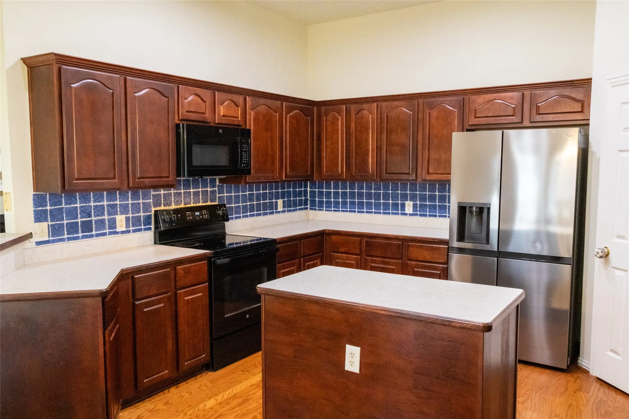 Single Family Residence For Sale in Tarrant County , 557 Willowview Drive, Saginaw, Texas 76179, 3 Bedroom, 2 Bathroom, 2 Garage spaces, 1,880 Sqft, built in 2002, mls#21374237, Real Estate Agent in Saginaw, Homes For Sale in Tarrant county, Homes For Sale in Saginaw, Realtor in Saginaw Texas, Real Estate Brokerage Independent Realty Texas, Luminita Cordes Realtor