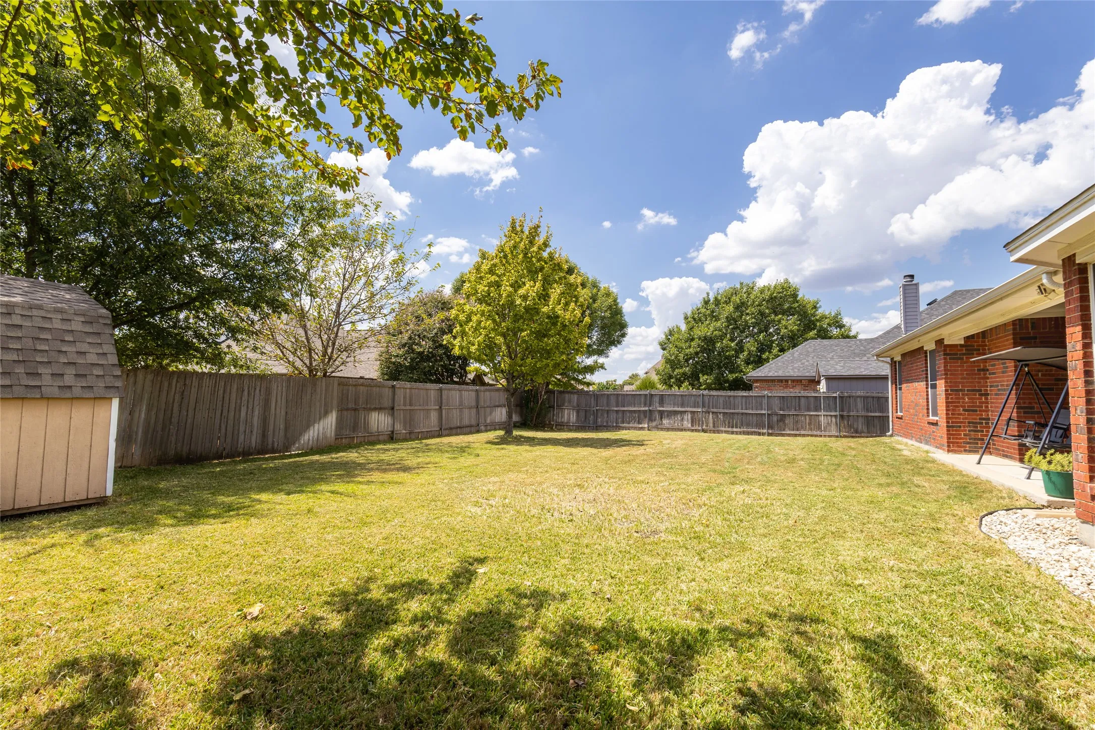 Single Family Residence For Sale in Tarrant County , 557 Willowview Drive, Saginaw, Texas 76179, 3 Bedroom, 2 Bathroom, 2 Garage spaces, 1,880 Sqft, built in 2002, mls#21374237, Real Estate Agent in Saginaw, Homes For Sale in Tarrant county, Homes For Sale in Saginaw, Realtor in Saginaw Texas, Real Estate Brokerage Independent Realty Texas, Luminita Cordes Realtor