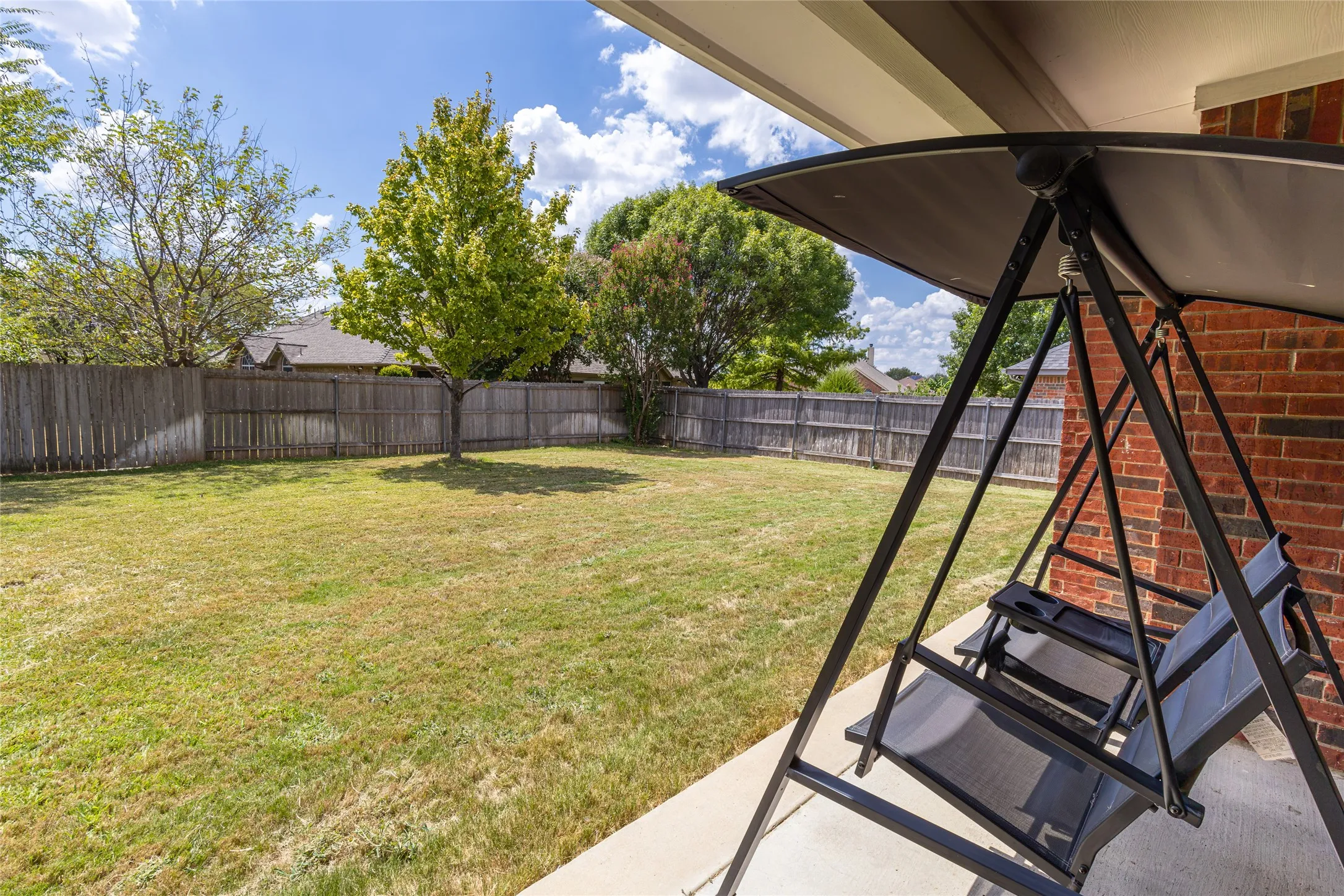 Single Family Residence For Sale in Tarrant County , 557 Willowview Drive, Saginaw, Texas 76179, 3 Bedroom, 2 Bathroom, 2 Garage spaces, 1,880 Sqft, built in 2002, mls#21374237, Real Estate Agent in Saginaw, Homes For Sale in Tarrant county, Homes For Sale in Saginaw, Realtor in Saginaw Texas, Real Estate Brokerage Independent Realty Texas, Luminita Cordes Realtor