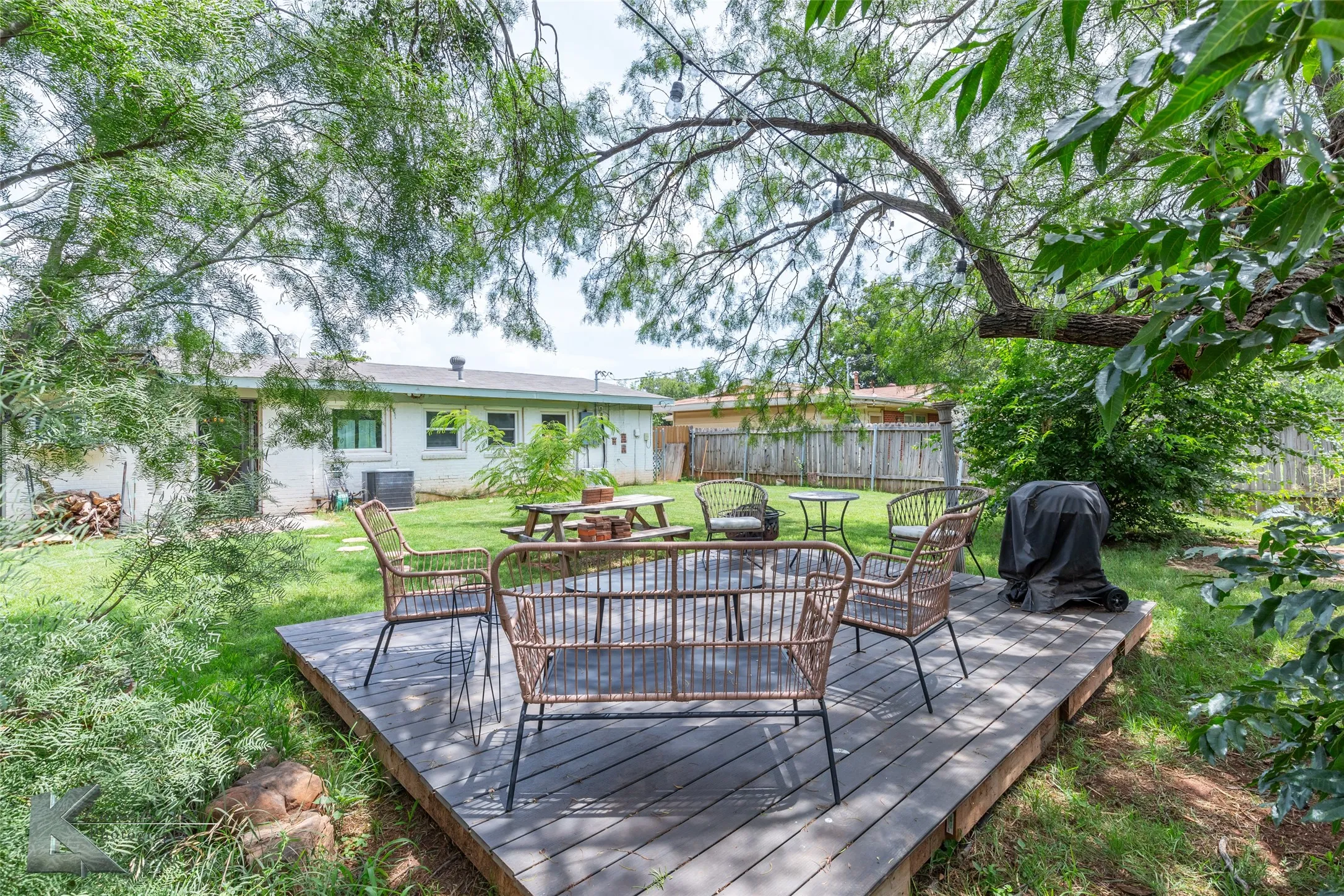 Single Family Residence For Rent in Taylor County , 1430 Westview Drive, Abilene, Texas 79603, 3 Bedroom, 2 Bathroom, 1 Garage spaces, 1,161 Sqft, built in 1956, mls#21372161, Real Estate Agent in Abilene, Homes For Rent in Taylor county, Homes For Rent in Abilene, Realtor in Abilene Texas, Real Estate Brokerage Independent Realty Texas, Luminita Cordes Realtor