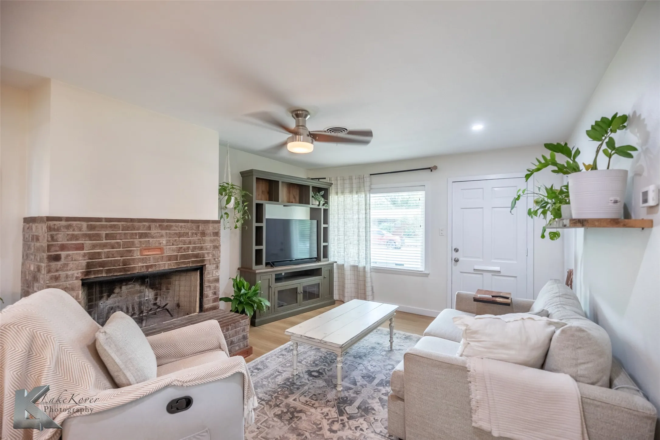 Single Family Residence For Rent in Taylor County , 1430 Westview Drive, Abilene, Texas 79603, 3 Bedroom, 2 Bathroom, 1 Garage spaces, 1,161 Sqft, built in 1956, mls#21372161, Real Estate Agent in Abilene, Homes For Rent in Taylor county, Homes For Rent in Abilene, Realtor in Abilene Texas, Real Estate Brokerage Independent Realty Texas, Luminita Cordes Realtor