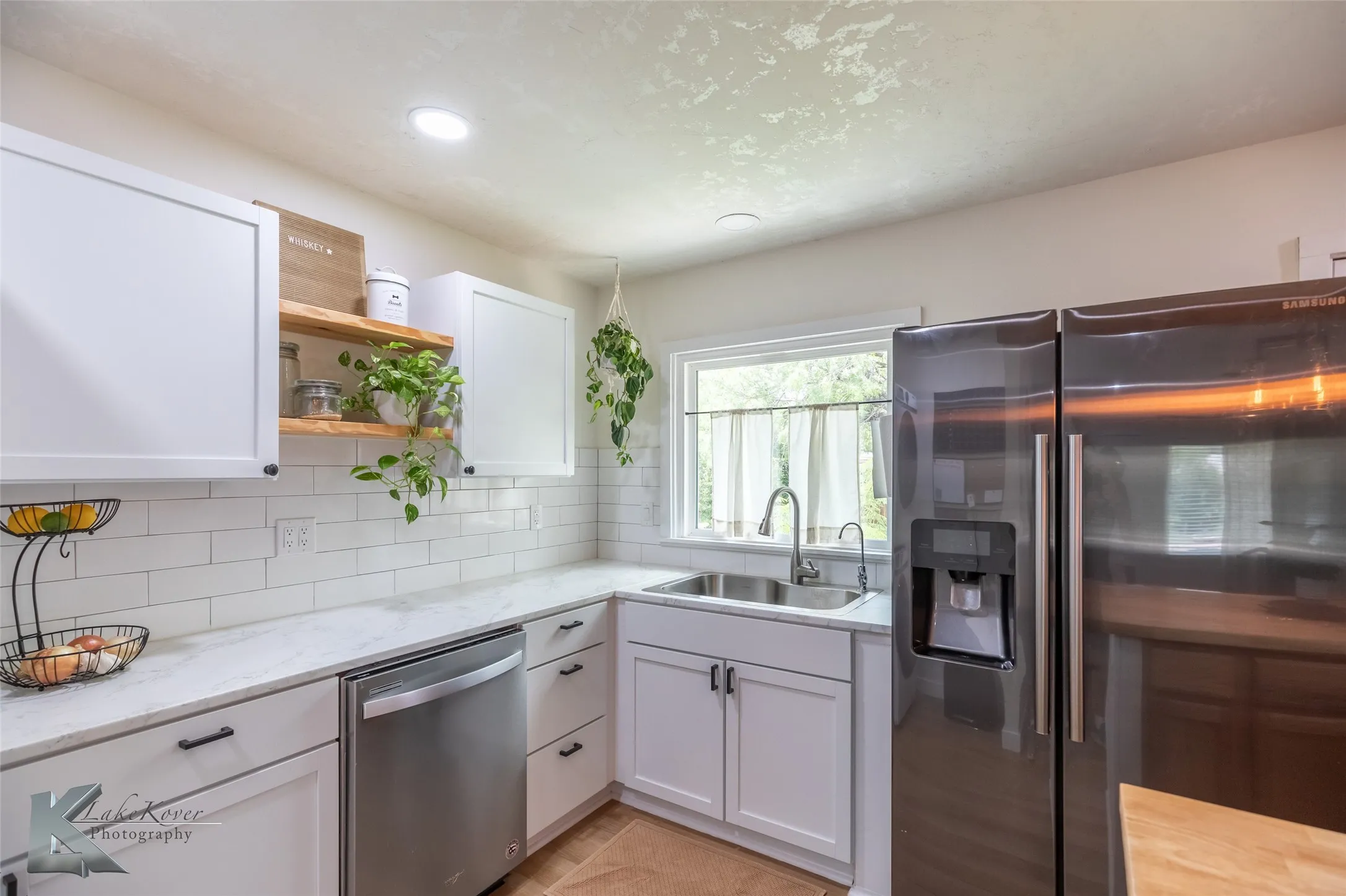 Single Family Residence For Rent in Taylor County , 1430 Westview Drive, Abilene, Texas 79603, 3 Bedroom, 2 Bathroom, 1 Garage spaces, 1,161 Sqft, built in 1956, mls#21372161, Real Estate Agent in Abilene, Homes For Rent in Taylor county, Homes For Rent in Abilene, Realtor in Abilene Texas, Real Estate Brokerage Independent Realty Texas, Luminita Cordes Realtor