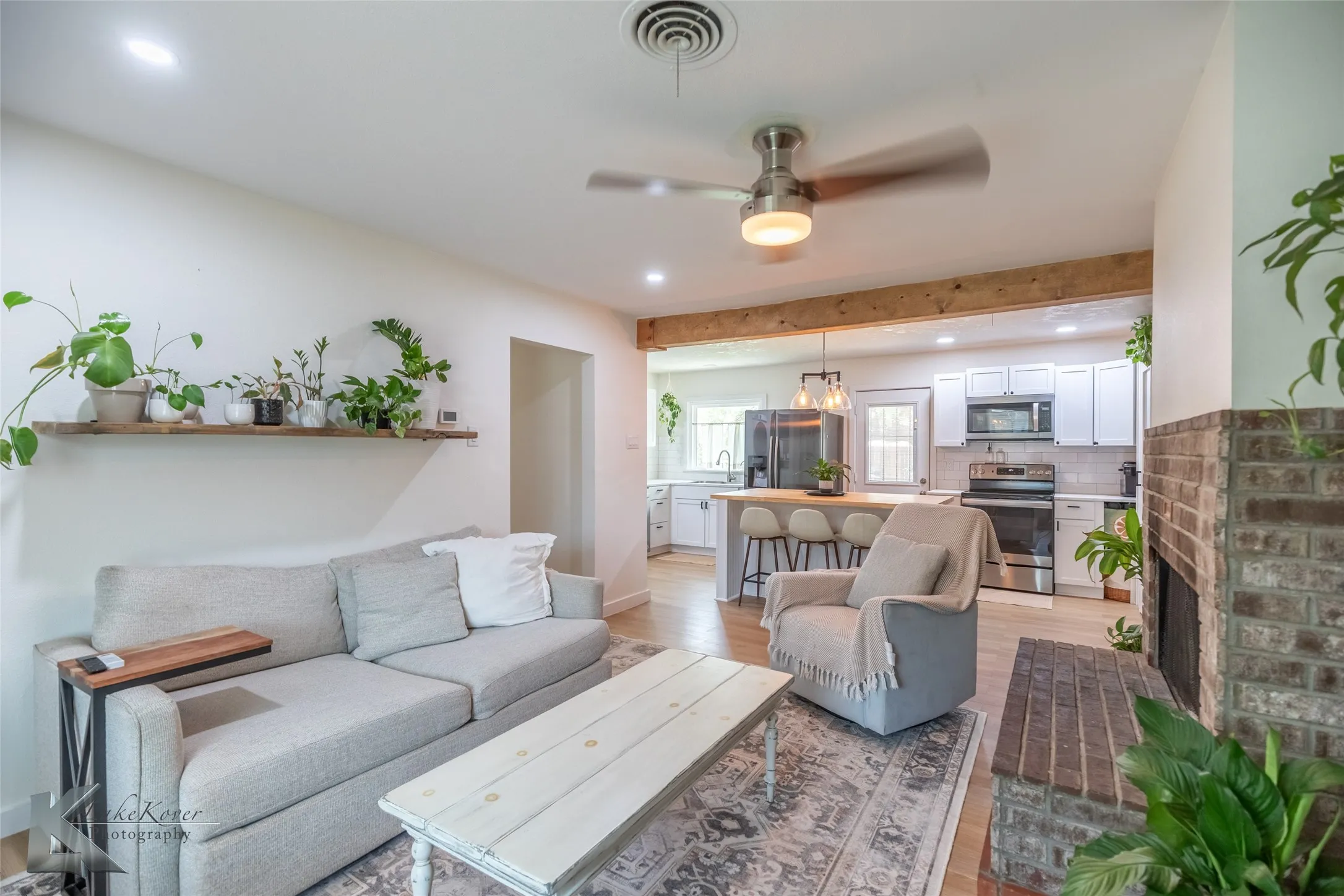 Single Family Residence For Rent in Taylor County , 1430 Westview Drive, Abilene, Texas 79603, 3 Bedroom, 2 Bathroom, 1 Garage spaces, 1,161 Sqft, built in 1956, mls#21372161, Real Estate Agent in Abilene, Homes For Rent in Taylor county, Homes For Rent in Abilene, Realtor in Abilene Texas, Real Estate Brokerage Independent Realty Texas, Luminita Cordes Realtor