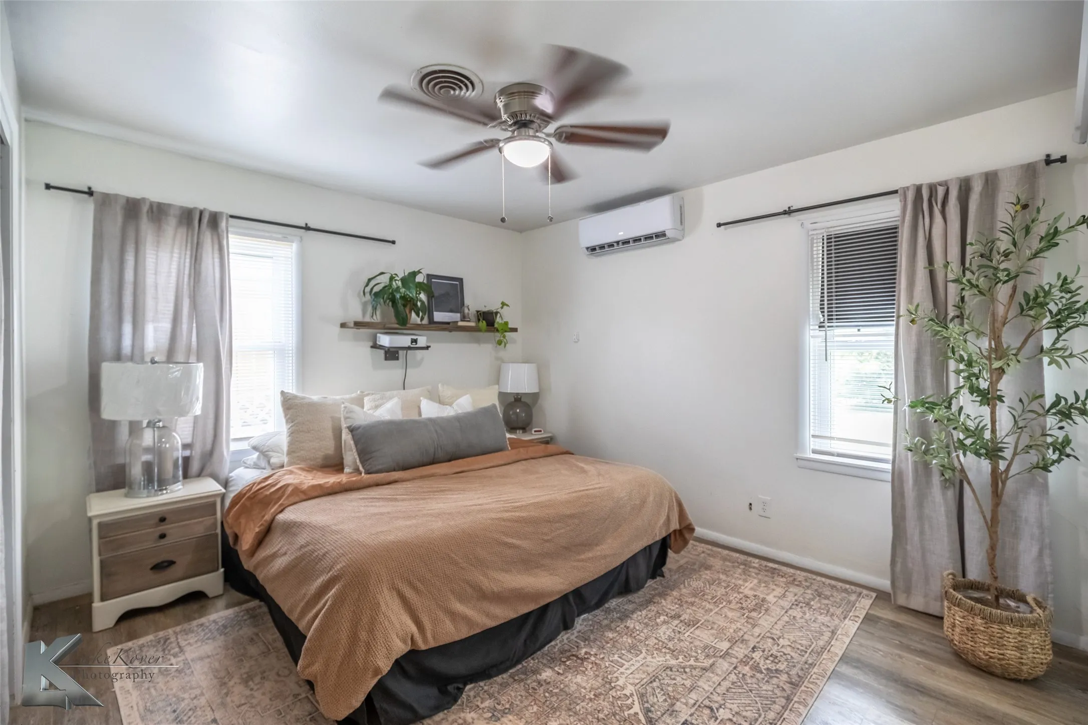 Single Family Residence For Rent in Taylor County , 1430 Westview Drive, Abilene, Texas 79603, 3 Bedroom, 2 Bathroom, 1 Garage spaces, 1,161 Sqft, built in 1956, mls#21372161, Real Estate Agent in Abilene, Homes For Rent in Taylor county, Homes For Rent in Abilene, Realtor in Abilene Texas, Real Estate Brokerage Independent Realty Texas, Luminita Cordes Realtor