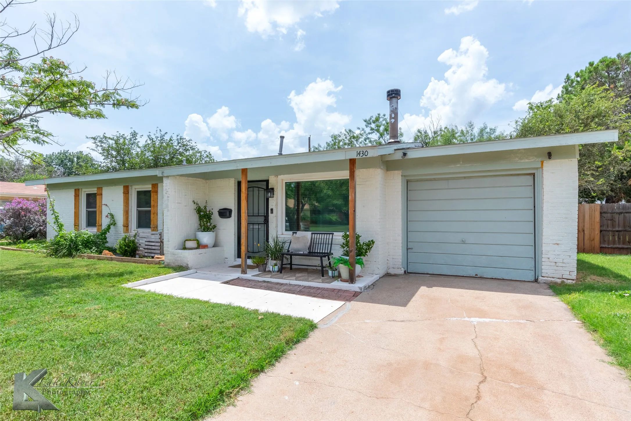 Single Family Residence For Rent in Taylor County , 1430 Westview Drive, Abilene, Texas 79603, 3 Bedroom, 2 Bathroom, 1 Garage spaces, 1,161 Sqft, built in 1956, mls#21372161, Real Estate Agent in Abilene, Homes For Rent in Taylor county, Homes For Rent in Abilene, Realtor in Abilene Texas, Real Estate Brokerage Independent Realty Texas, Luminita Cordes Realtor