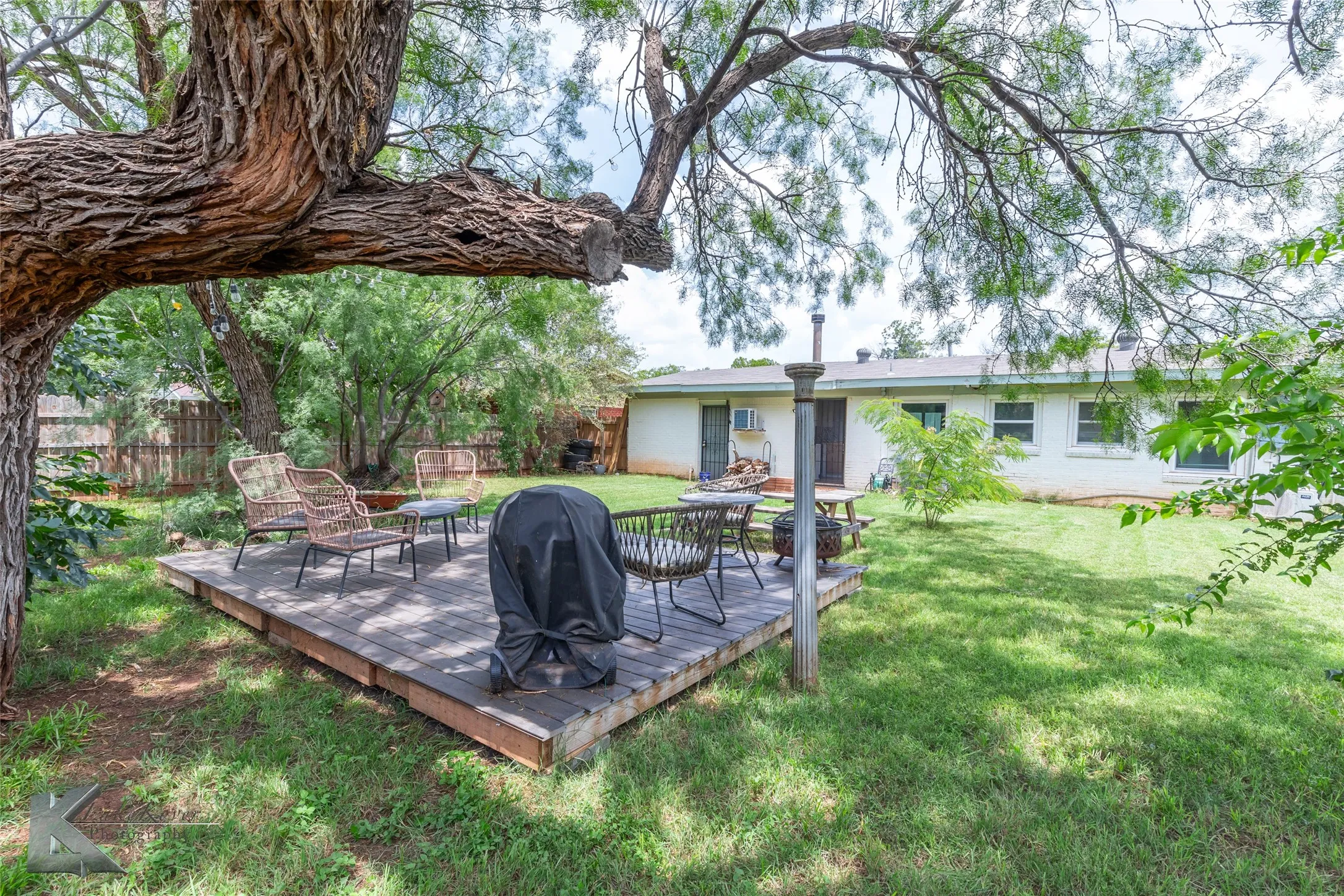 Single Family Residence For Rent in Taylor County , 1430 Westview Drive, Abilene, Texas 79603, 3 Bedroom, 2 Bathroom, 1 Garage spaces, 1,161 Sqft, built in 1956, mls#21372161, Real Estate Agent in Abilene, Homes For Rent in Taylor county, Homes For Rent in Abilene, Realtor in Abilene Texas, Real Estate Brokerage Independent Realty Texas, Luminita Cordes Realtor