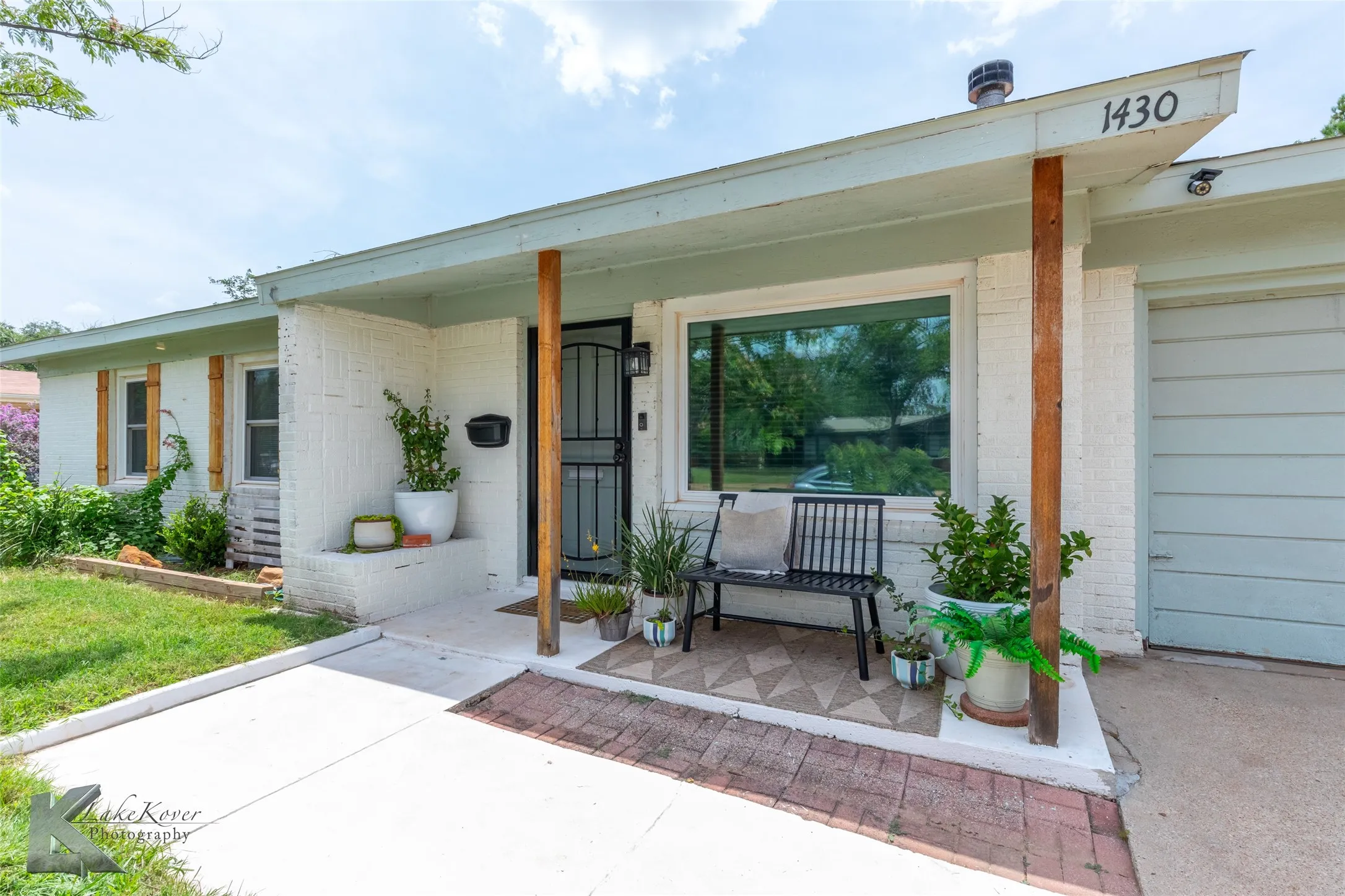 Single Family Residence For Rent in Taylor County , 1430 Westview Drive, Abilene, Texas 79603, 3 Bedroom, 2 Bathroom, 1 Garage spaces, 1,161 Sqft, built in 1956, mls#21372161, Real Estate Agent in Abilene, Homes For Rent in Taylor county, Homes For Rent in Abilene, Realtor in Abilene Texas, Real Estate Brokerage Independent Realty Texas, Luminita Cordes Realtor