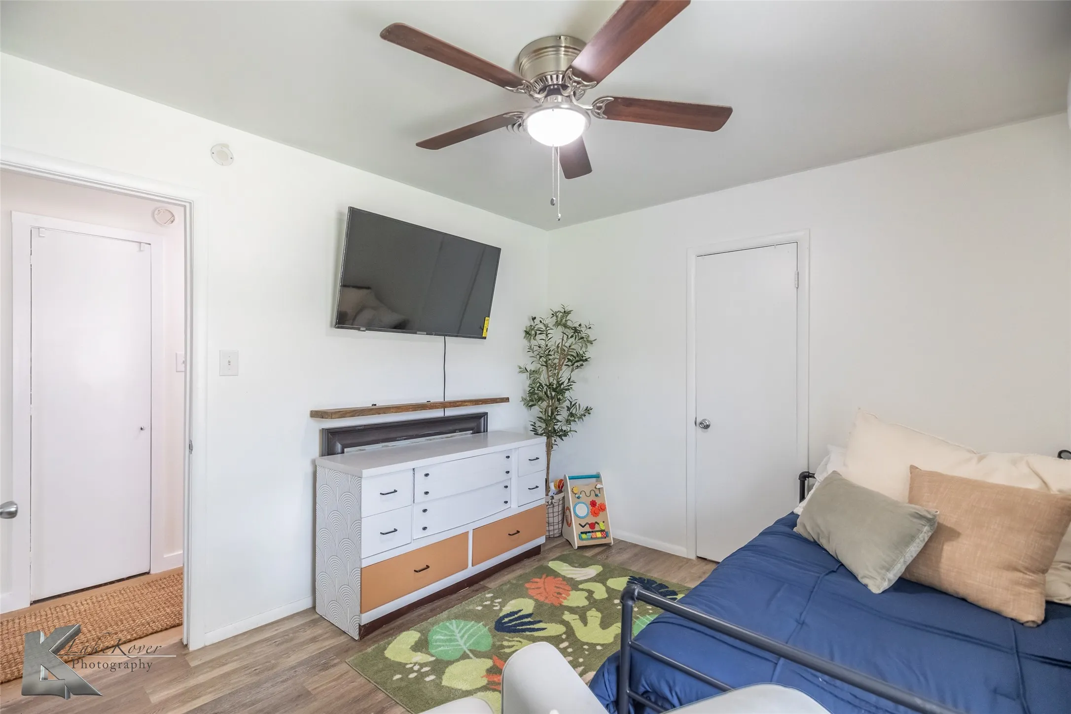 Single Family Residence For Rent in Taylor County , 1430 Westview Drive, Abilene, Texas 79603, 3 Bedroom, 2 Bathroom, 1 Garage spaces, 1,161 Sqft, built in 1956, mls#21372161, Real Estate Agent in Abilene, Homes For Rent in Taylor county, Homes For Rent in Abilene, Realtor in Abilene Texas, Real Estate Brokerage Independent Realty Texas, Luminita Cordes Realtor
