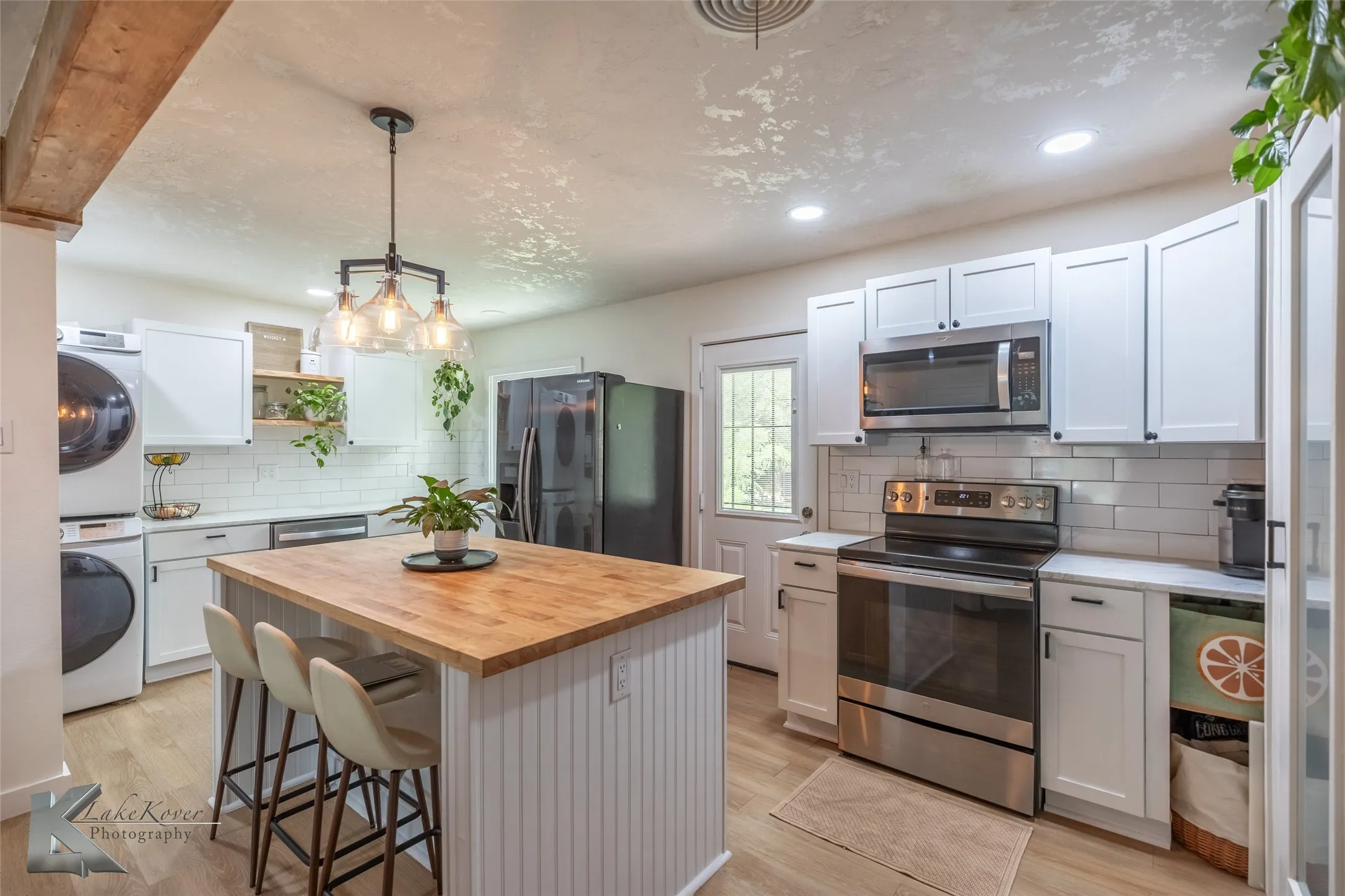 Single Family Residence For Rent in Taylor County , 1430 Westview Drive, Abilene, Texas 79603, 3 Bedroom, 2 Bathroom, 1 Garage spaces, 1,161 Sqft, built in 1956, mls#21372161, Real Estate Agent in Abilene, Homes For Rent in Taylor county, Homes For Rent in Abilene, Realtor in Abilene Texas, Real Estate Brokerage Independent Realty Texas, Luminita Cordes Realtor
