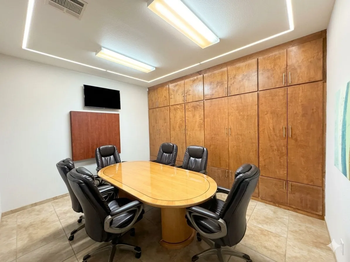 Integrated ceiling lighting and recessed fluorescent fixtures illuminate this space