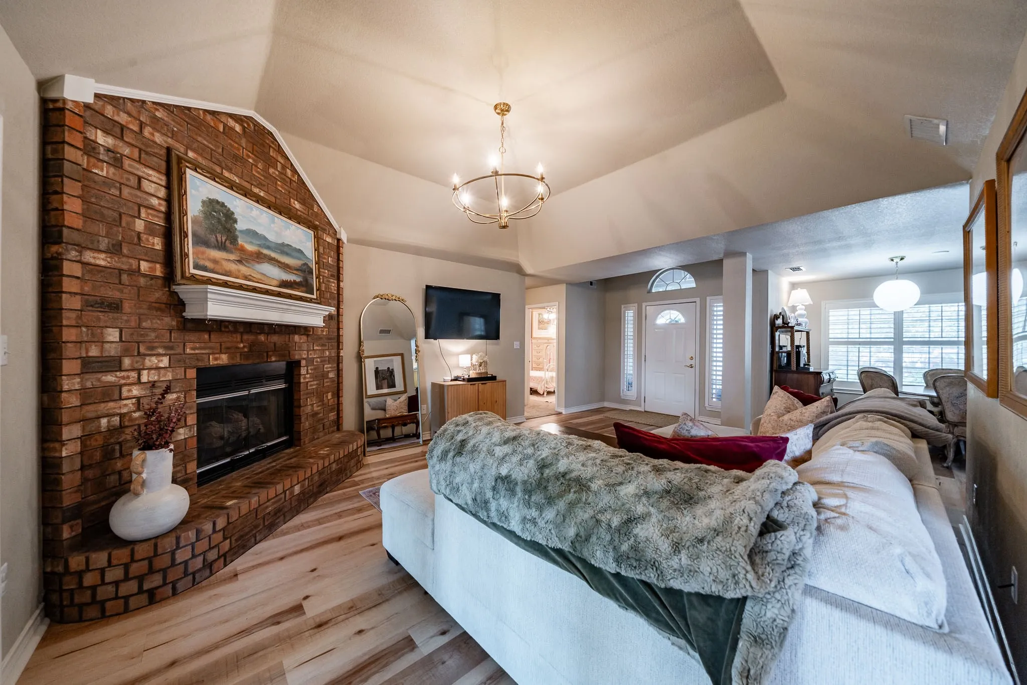Single Family Residence For Sale in Taylor County , 1701 Smith Drive, Abilene, Texas 79601, 3 Bedroom, 2 Bathroom, 2 Garage spaces, 1,815 Sqft, built in 2001, mls#21373541, Real Estate Agent in Abilene, Homes For Sale in Taylor county, Homes For Sale in Abilene, Realtor in Abilene Texas, Real Estate Brokerage Independent Realty Texas, Luminita Cordes Realtor
