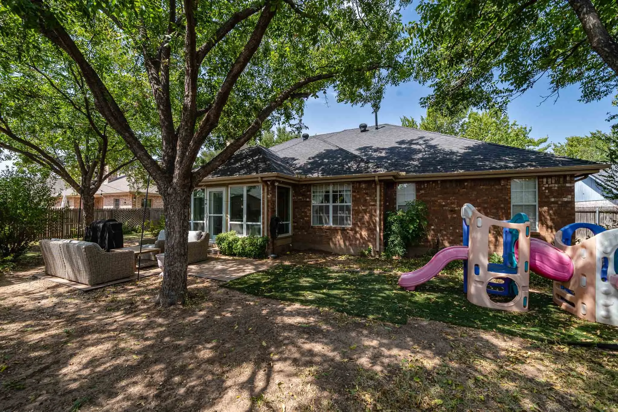 Single Family Residence For Sale in Taylor County , 1701 Smith Drive, Abilene, Texas 79601, 3 Bedroom, 2 Bathroom, 2 Garage spaces, 1,815 Sqft, built in 2001, mls#21373541, Real Estate Agent in Abilene, Homes For Sale in Taylor county, Homes For Sale in Abilene, Realtor in Abilene Texas, Real Estate Brokerage Independent Realty Texas, Luminita Cordes Realtor