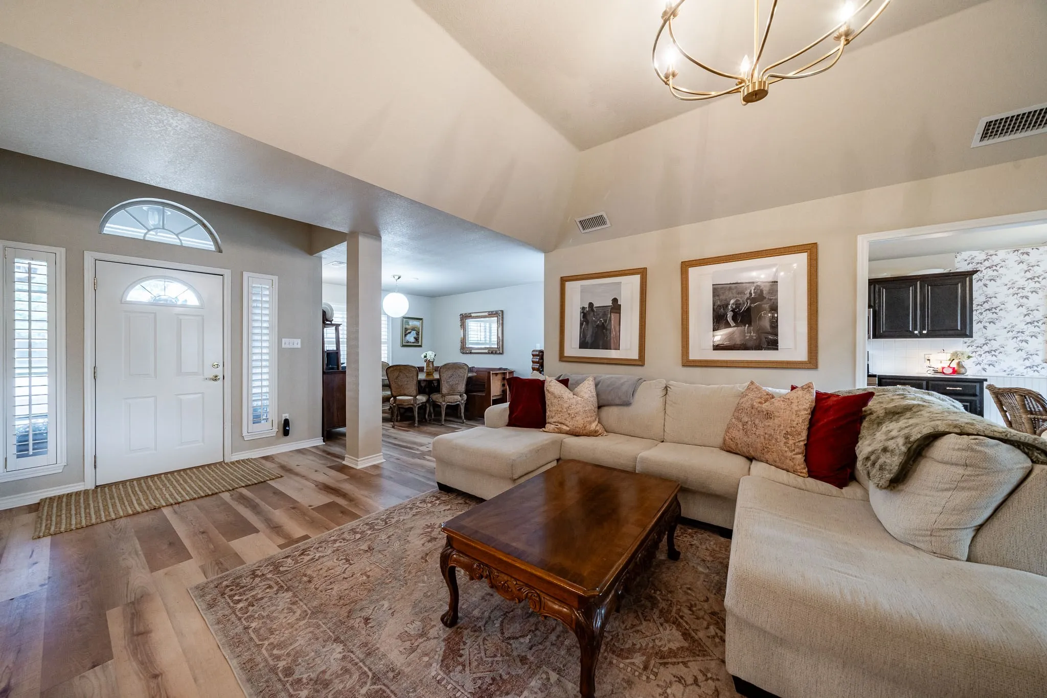Single Family Residence For Sale in Taylor County , 1701 Smith Drive, Abilene, Texas 79601, 3 Bedroom, 2 Bathroom, 2 Garage spaces, 1,815 Sqft, built in 2001, mls#21373541, Real Estate Agent in Abilene, Homes For Sale in Taylor county, Homes For Sale in Abilene, Realtor in Abilene Texas, Real Estate Brokerage Independent Realty Texas, Luminita Cordes Realtor