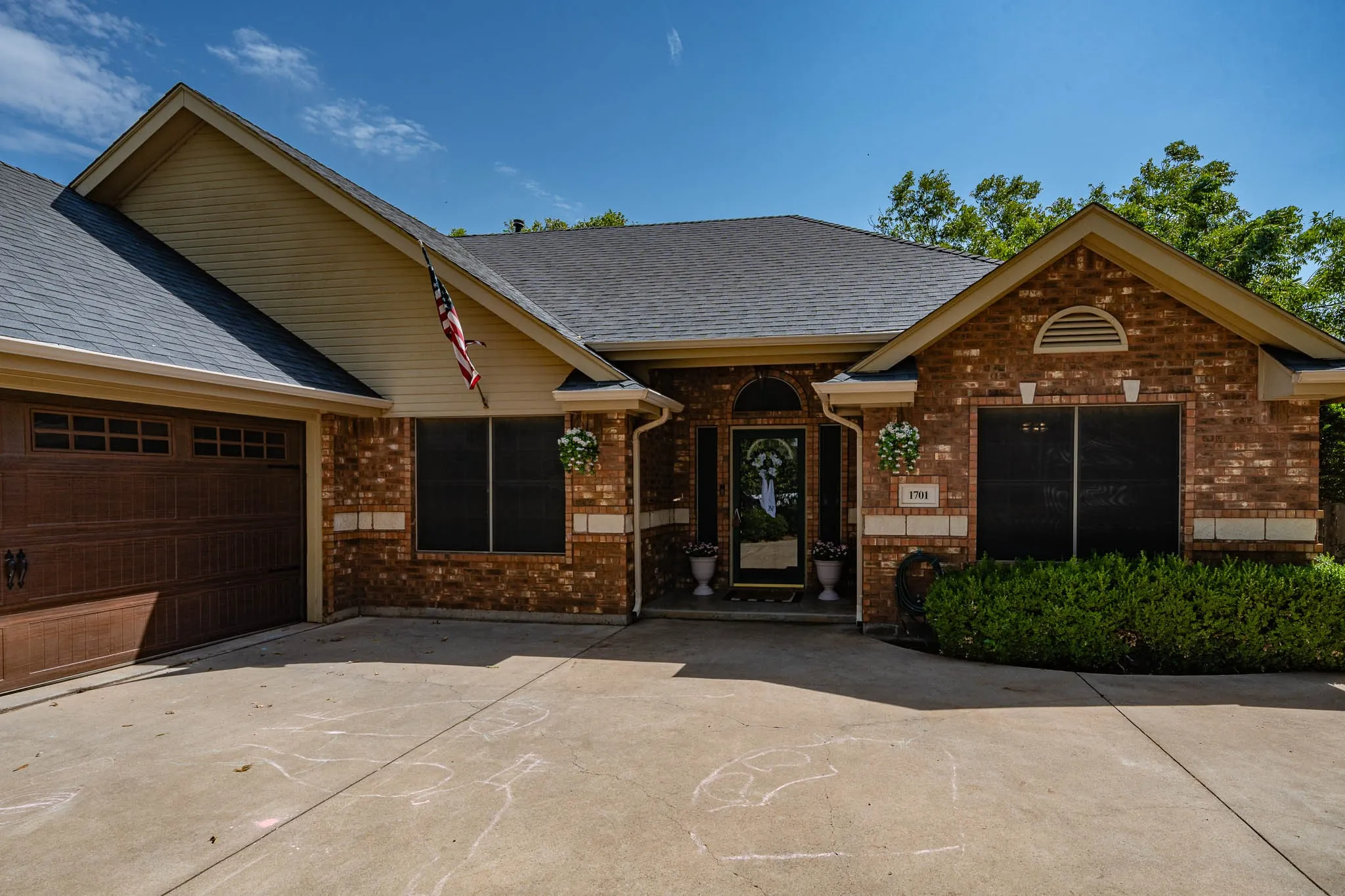 Single Family Residence For Sale in Taylor County , 1701 Smith Drive, Abilene, Texas 79601, 3 Bedroom, 2 Bathroom, 2 Garage spaces, 1,815 Sqft, built in 2001, mls#21373541, Real Estate Agent in Abilene, Homes For Sale in Taylor county, Homes For Sale in Abilene, Realtor in Abilene Texas, Real Estate Brokerage Independent Realty Texas, Luminita Cordes Realtor
