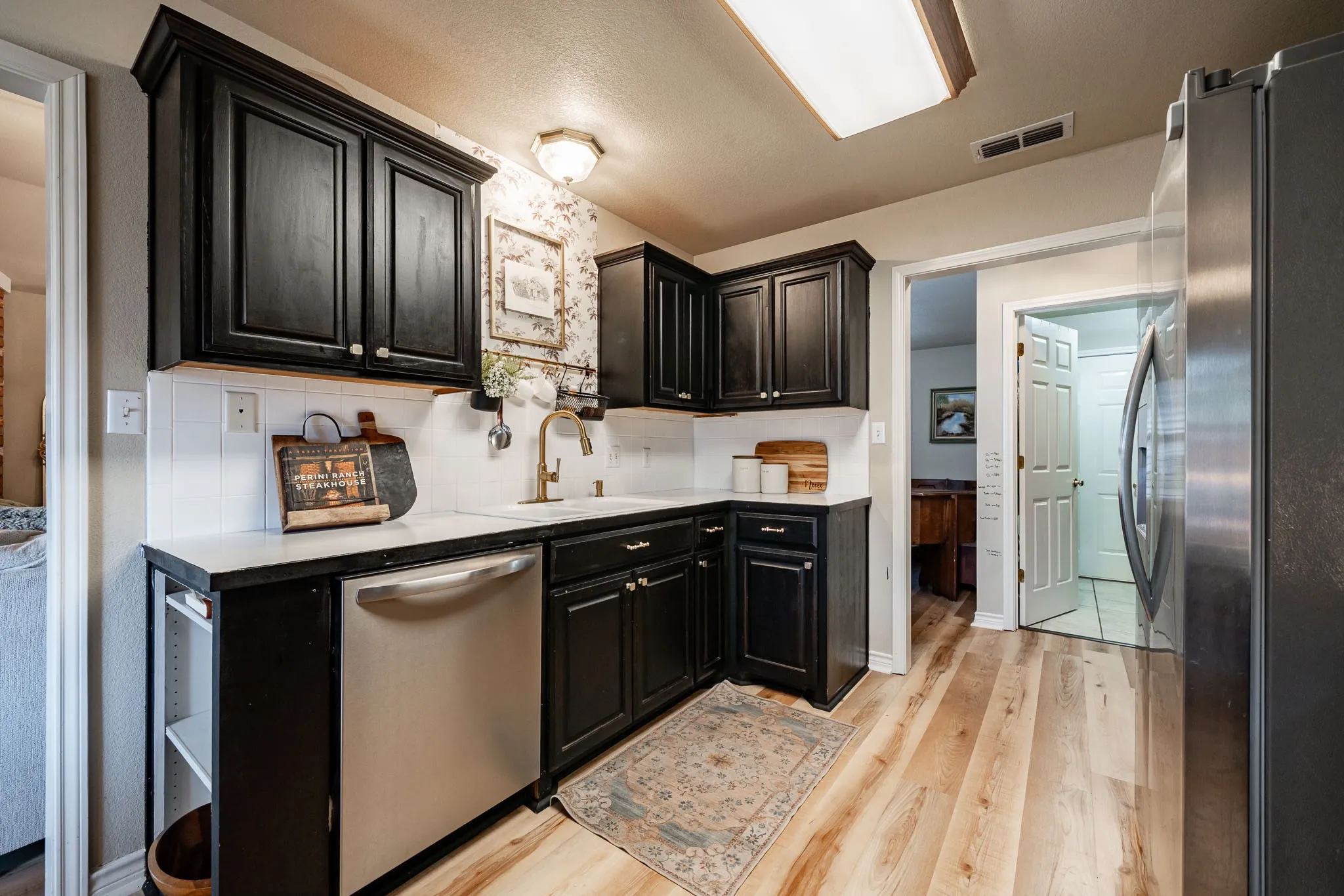 Single Family Residence For Sale in Taylor County , 1701 Smith Drive, Abilene, Texas 79601, 3 Bedroom, 2 Bathroom, 2 Garage spaces, 1,815 Sqft, built in 2001, mls#21373541, Real Estate Agent in Abilene, Homes For Sale in Taylor county, Homes For Sale in Abilene, Realtor in Abilene Texas, Real Estate Brokerage Independent Realty Texas, Luminita Cordes Realtor