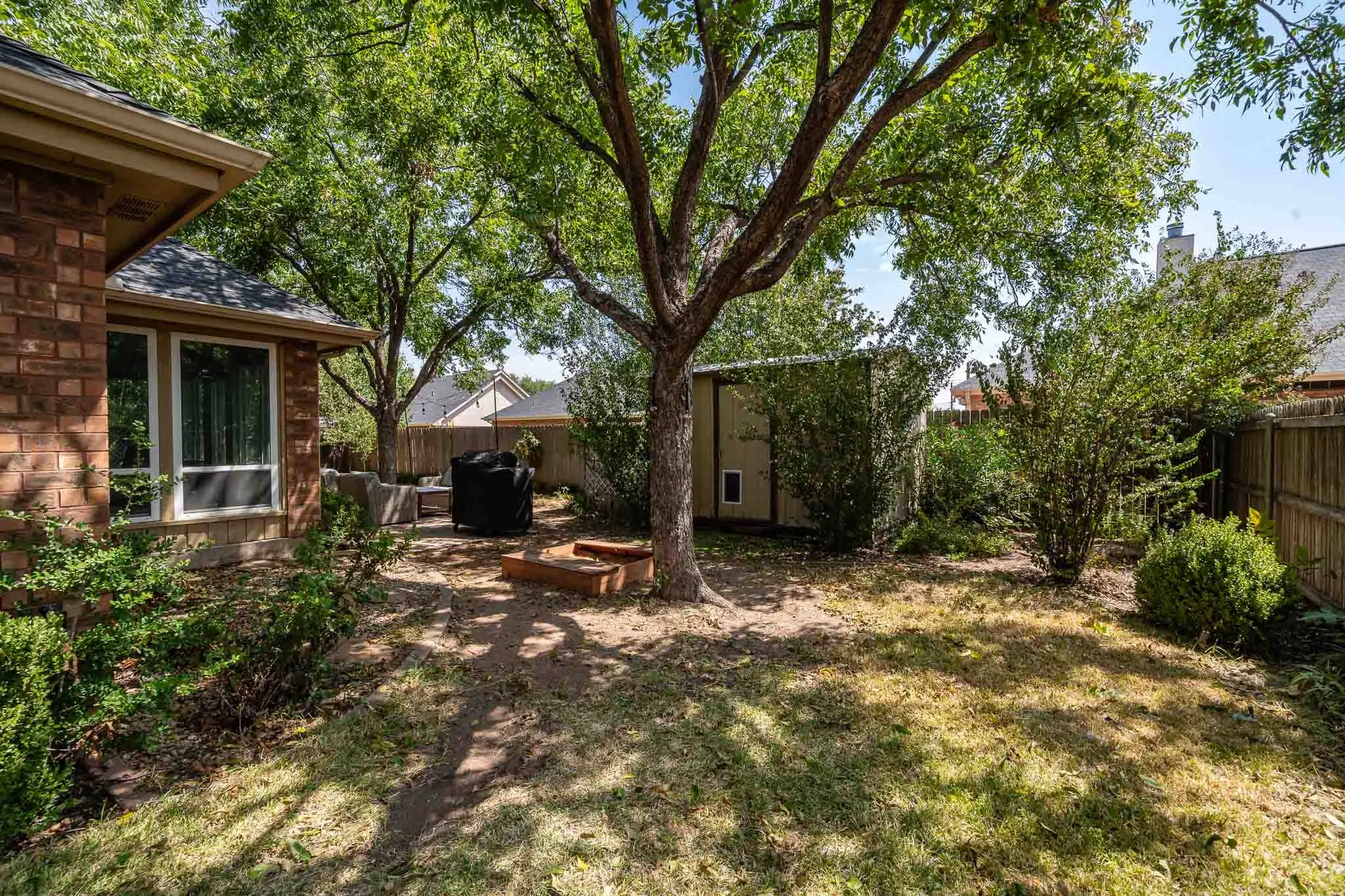 Single Family Residence For Sale in Taylor County , 1701 Smith Drive, Abilene, Texas 79601, 3 Bedroom, 2 Bathroom, 2 Garage spaces, 1,815 Sqft, built in 2001, mls#21373541, Real Estate Agent in Abilene, Homes For Sale in Taylor county, Homes For Sale in Abilene, Realtor in Abilene Texas, Real Estate Brokerage Independent Realty Texas, Luminita Cordes Realtor