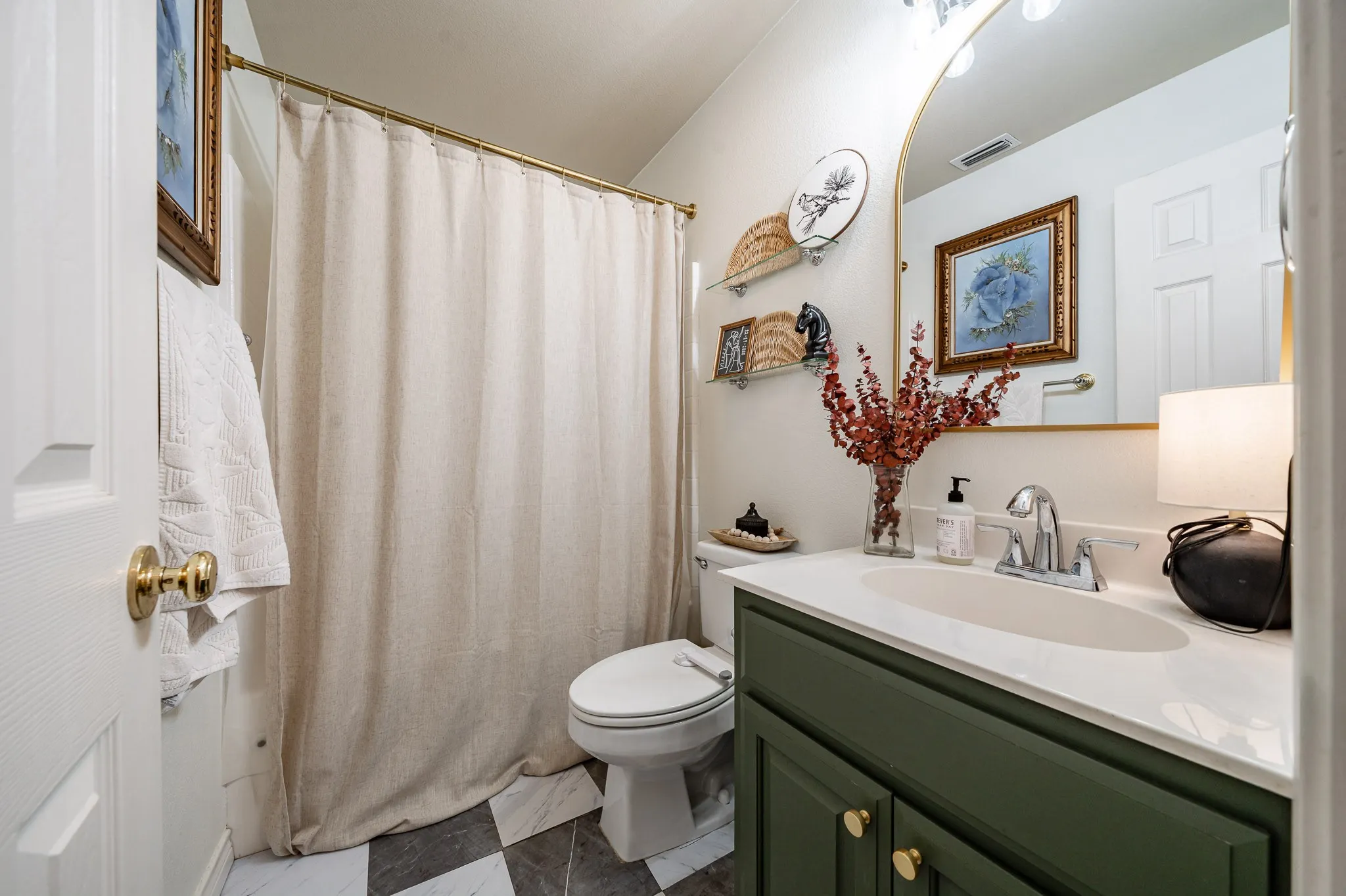 Single Family Residence For Sale in Taylor County , 1701 Smith Drive, Abilene, Texas 79601, 3 Bedroom, 2 Bathroom, 2 Garage spaces, 1,815 Sqft, built in 2001, mls#21373541, Real Estate Agent in Abilene, Homes For Sale in Taylor county, Homes For Sale in Abilene, Realtor in Abilene Texas, Real Estate Brokerage Independent Realty Texas, Luminita Cordes Realtor