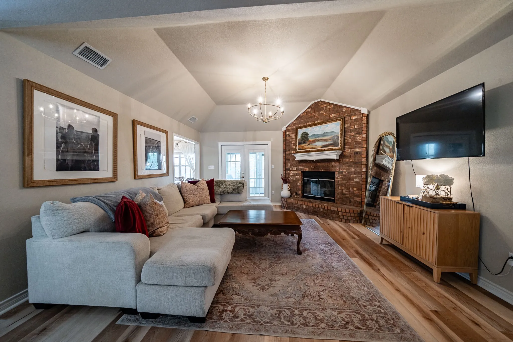 Single Family Residence For Sale in Taylor County , 1701 Smith Drive, Abilene, Texas 79601, 3 Bedroom, 2 Bathroom, 2 Garage spaces, 1,815 Sqft, built in 2001, mls#21373541, Real Estate Agent in Abilene, Homes For Sale in Taylor county, Homes For Sale in Abilene, Realtor in Abilene Texas, Real Estate Brokerage Independent Realty Texas, Luminita Cordes Realtor