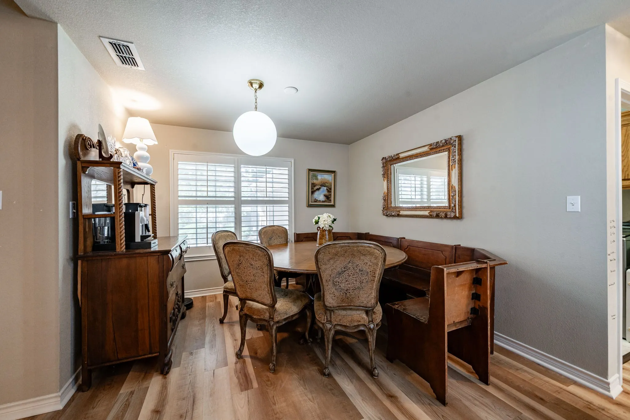 Single Family Residence For Sale in Taylor County , 1701 Smith Drive, Abilene, Texas 79601, 3 Bedroom, 2 Bathroom, 2 Garage spaces, 1,815 Sqft, built in 2001, mls#21373541, Real Estate Agent in Abilene, Homes For Sale in Taylor county, Homes For Sale in Abilene, Realtor in Abilene Texas, Real Estate Brokerage Independent Realty Texas, Luminita Cordes Realtor