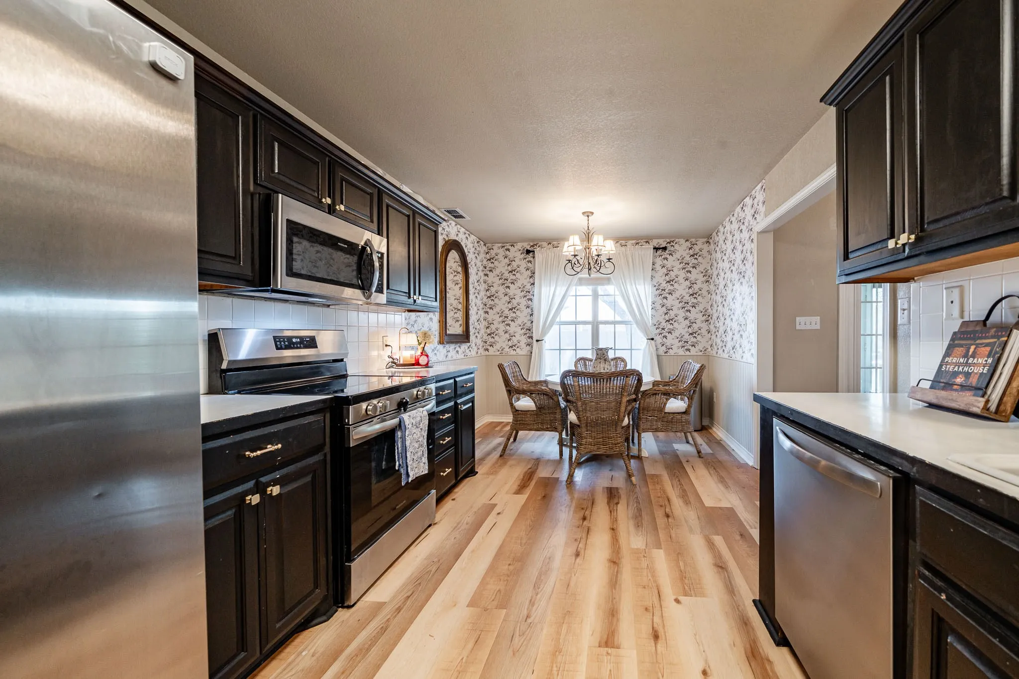 Single Family Residence For Sale in Taylor County , 1701 Smith Drive, Abilene, Texas 79601, 3 Bedroom, 2 Bathroom, 2 Garage spaces, 1,815 Sqft, built in 2001, mls#21373541, Real Estate Agent in Abilene, Homes For Sale in Taylor county, Homes For Sale in Abilene, Realtor in Abilene Texas, Real Estate Brokerage Independent Realty Texas, Luminita Cordes Realtor