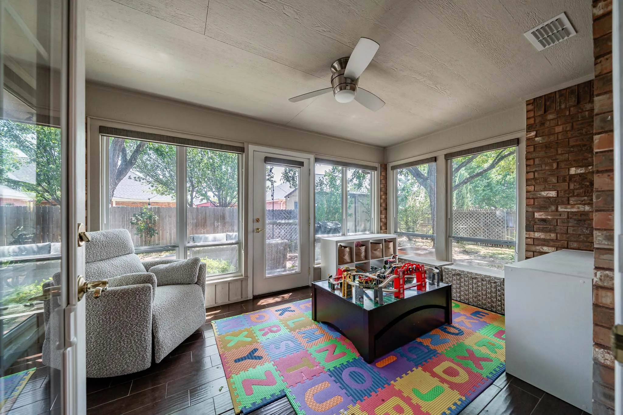 Single Family Residence For Sale in Taylor County , 1701 Smith Drive, Abilene, Texas 79601, 3 Bedroom, 2 Bathroom, 2 Garage spaces, 1,815 Sqft, built in 2001, mls#21373541, Real Estate Agent in Abilene, Homes For Sale in Taylor county, Homes For Sale in Abilene, Realtor in Abilene Texas, Real Estate Brokerage Independent Realty Texas, Luminita Cordes Realtor