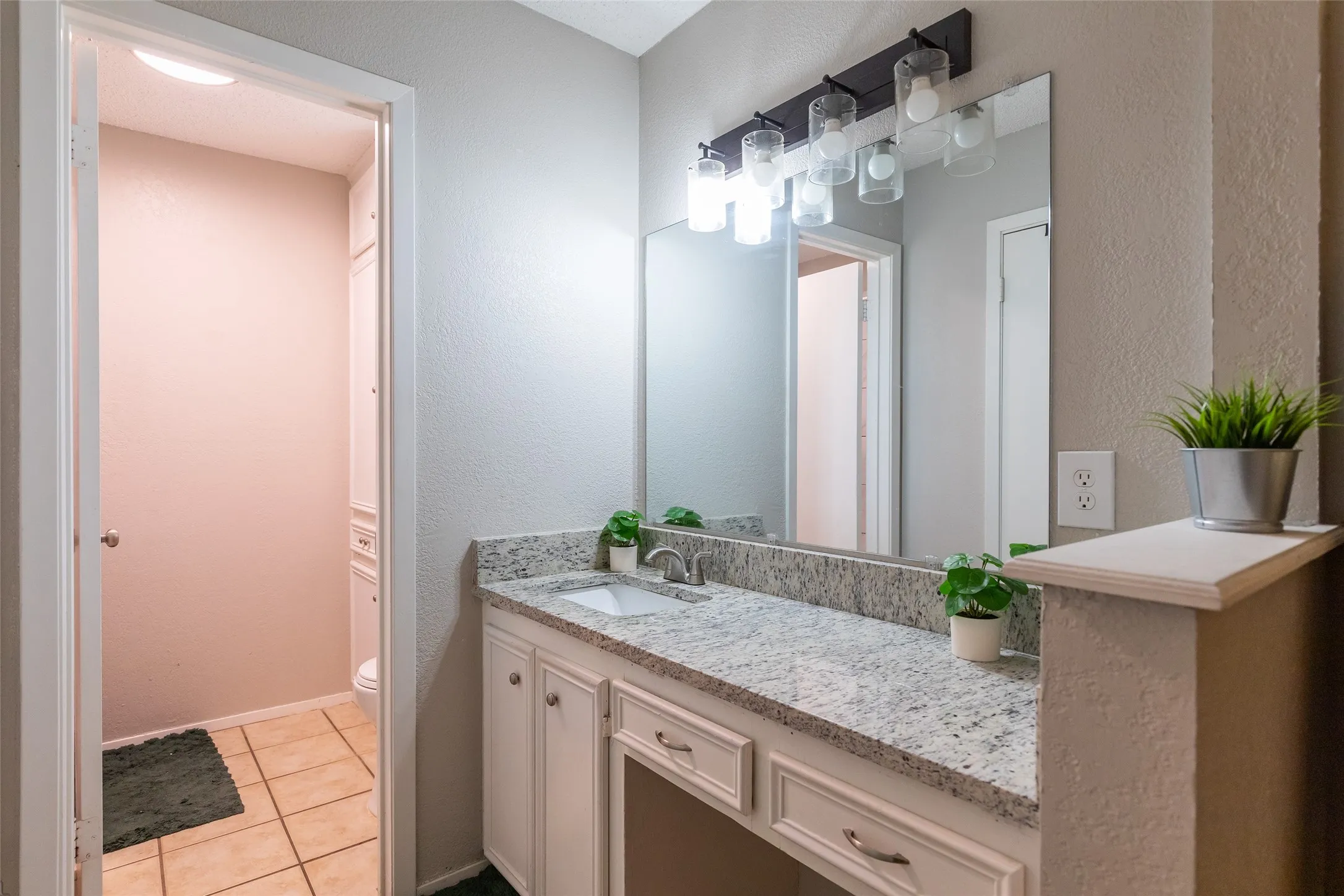 Single Family Residence For Sale in Taylor County , 2250 Shere Lynne Drive, Abilene, Texas 79606, 3 Bedroom, 3 Bathroom, 2 Garage spaces, 1,437 Sqft, built in 1976, mls#21360504, Real Estate Agent in Abilene, Homes For Sale in Taylor county, Homes For Sale in Abilene, Realtor in Abilene Texas, Real Estate Brokerage Independent Realty Texas, Luminita Cordes Realtor