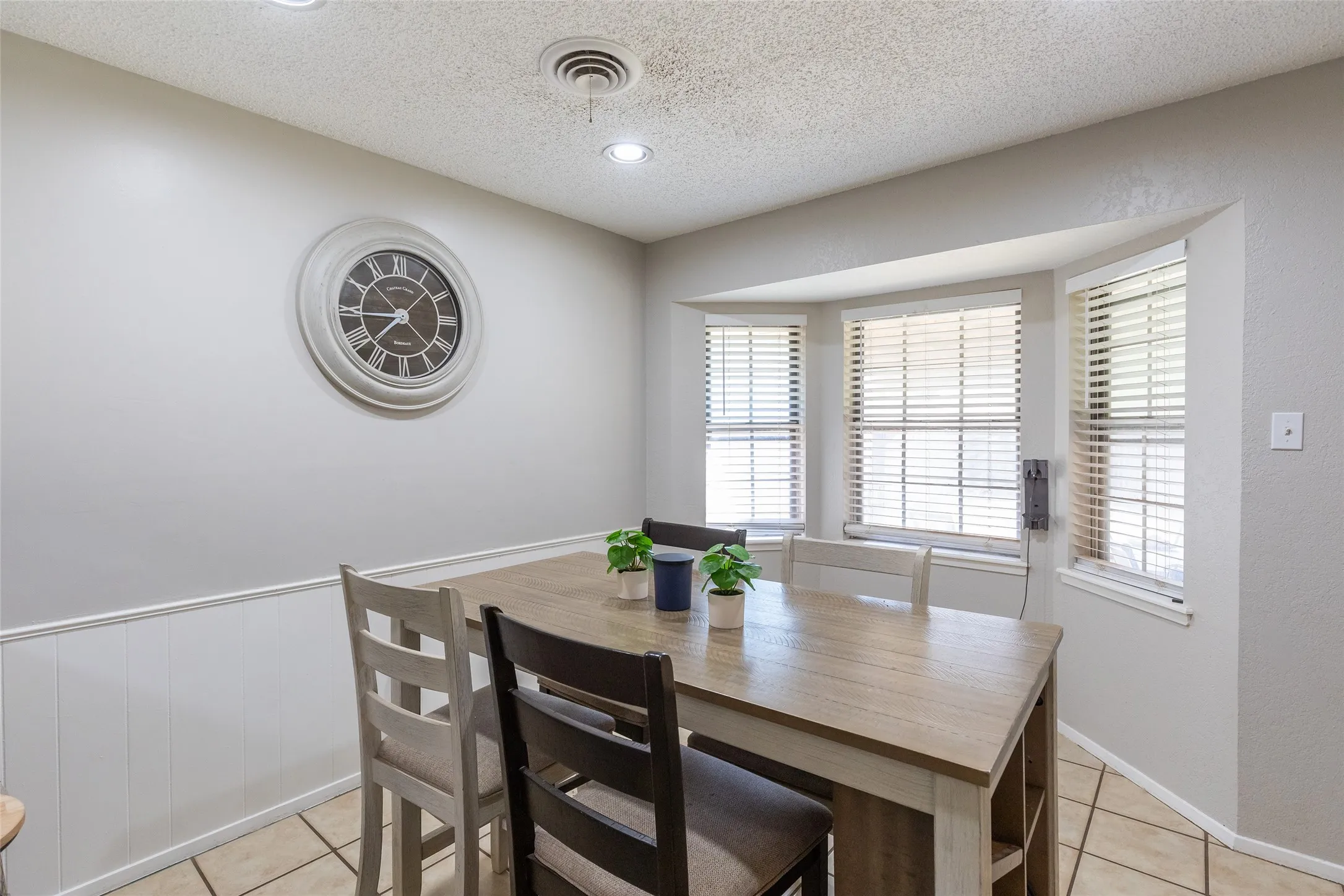 Single Family Residence For Sale in Taylor County , 2250 Shere Lynne Drive, Abilene, Texas 79606, 3 Bedroom, 3 Bathroom, 2 Garage spaces, 1,437 Sqft, built in 1976, mls#21360504, Real Estate Agent in Abilene, Homes For Sale in Taylor county, Homes For Sale in Abilene, Realtor in Abilene Texas, Real Estate Brokerage Independent Realty Texas, Luminita Cordes Realtor