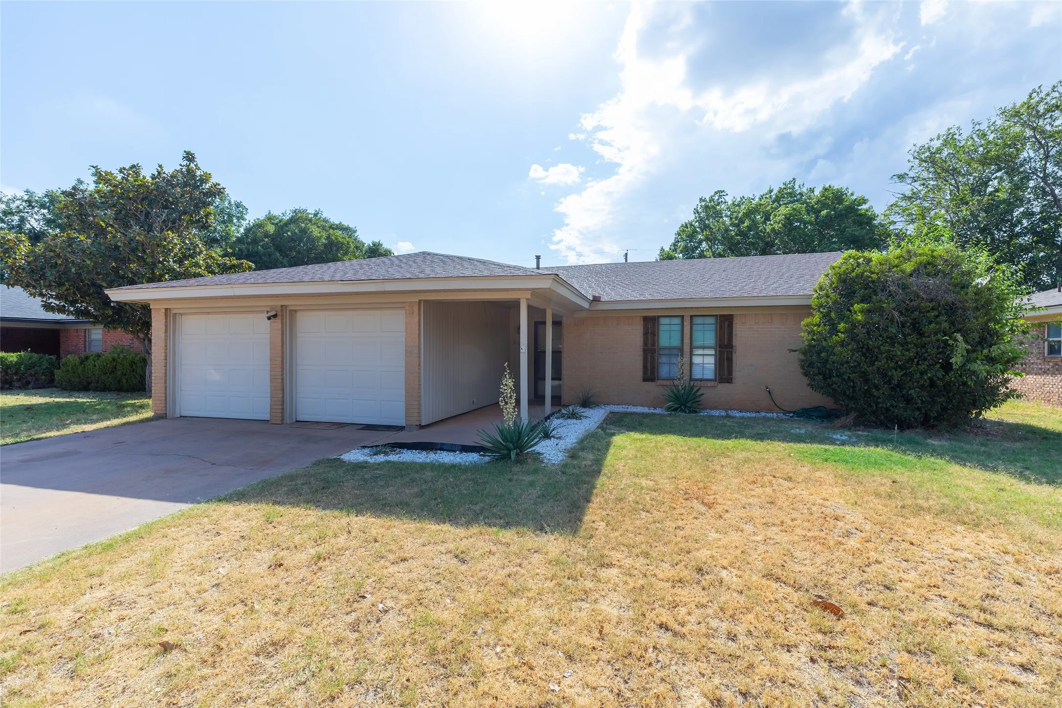 Single Family Residence For Sale in Taylor County , 2250 Shere Lynne Drive, Abilene, Texas 79606, 3 Bedroom, 3 Bathroom, 2 Garage spaces, 1,437 Sqft, built in 1976, mls#21360504, Real Estate Agent in Abilene, Homes For Sale in Taylor county, Homes For Sale in Abilene, Realtor in Abilene Texas, Real Estate Brokerage Independent Realty Texas, Luminita Cordes Realtor