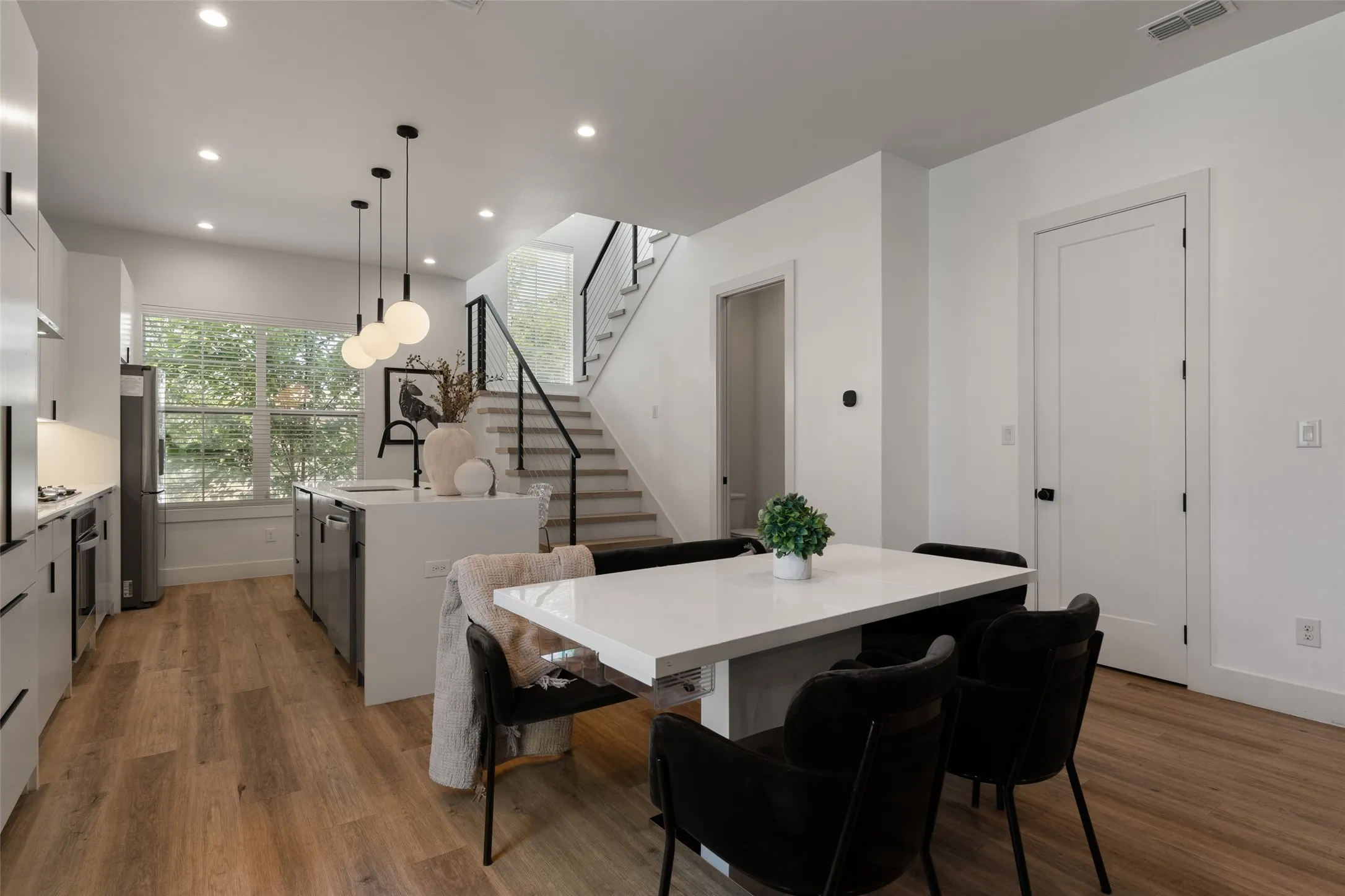 Single Family Residence For Rent in Dallas County , 2513 N Winnetka Avenue, Dallas, Texas 75212, 3 Bedroom, 3 Bathroom, 2 Garage spaces, 2,054 Sqft, built in 2022, mls#21374403, Real Estate Agent in Dallas, Homes For Rent in Dallas county, Homes For Rent in Dallas, Realtor in Dallas Texas, Real Estate Brokerage Independent Realty Texas, Luminita Cordes Realtor