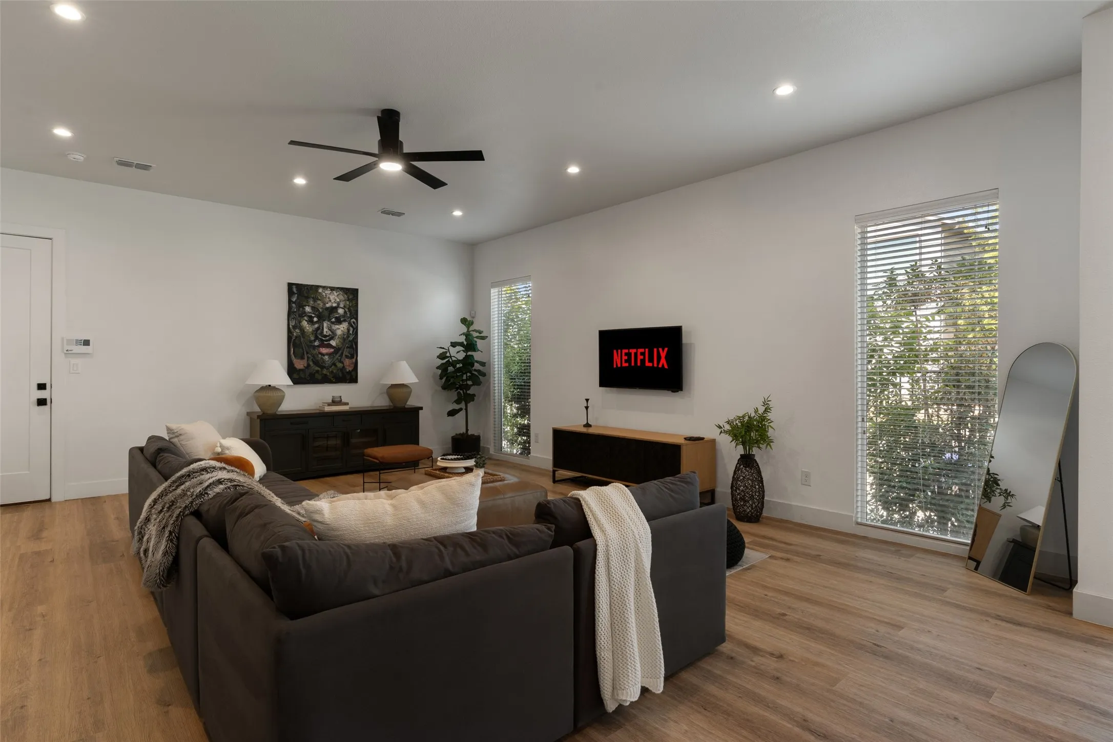 Single Family Residence For Rent in Dallas County , 2513 N Winnetka Avenue, Dallas, Texas 75212, 3 Bedroom, 3 Bathroom, 2 Garage spaces, 2,054 Sqft, built in 2022, mls#21374403, Real Estate Agent in Dallas, Homes For Rent in Dallas county, Homes For Rent in Dallas, Realtor in Dallas Texas, Real Estate Brokerage Independent Realty Texas, Luminita Cordes Realtor