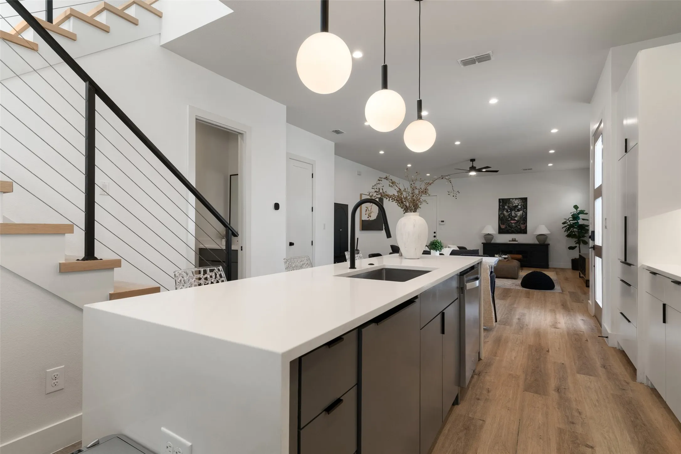 Single Family Residence For Rent in Dallas County , 2513 N Winnetka Avenue, Dallas, Texas 75212, 3 Bedroom, 3 Bathroom, 2 Garage spaces, 2,054 Sqft, built in 2022, mls#21374403, Real Estate Agent in Dallas, Homes For Rent in Dallas county, Homes For Rent in Dallas, Realtor in Dallas Texas, Real Estate Brokerage Independent Realty Texas, Luminita Cordes Realtor