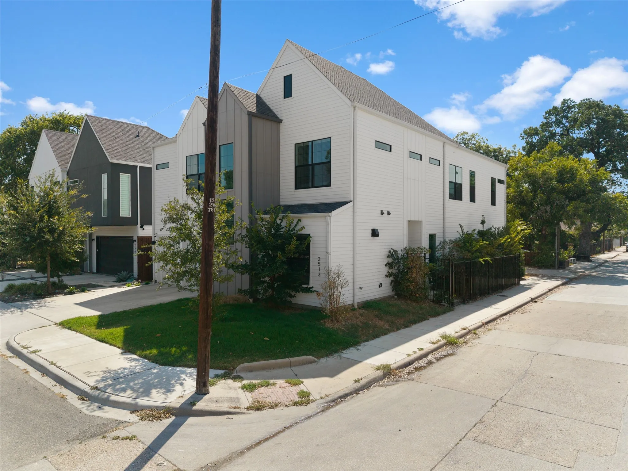 Single Family Residence For Rent in Dallas County , 2513 N Winnetka Avenue, Dallas, Texas 75212, 3 Bedroom, 3 Bathroom, 2 Garage spaces, 2,054 Sqft, built in 2022, mls#21374403, Real Estate Agent in Dallas, Homes For Rent in Dallas county, Homes For Rent in Dallas, Realtor in Dallas Texas, Real Estate Brokerage Independent Realty Texas, Luminita Cordes Realtor
