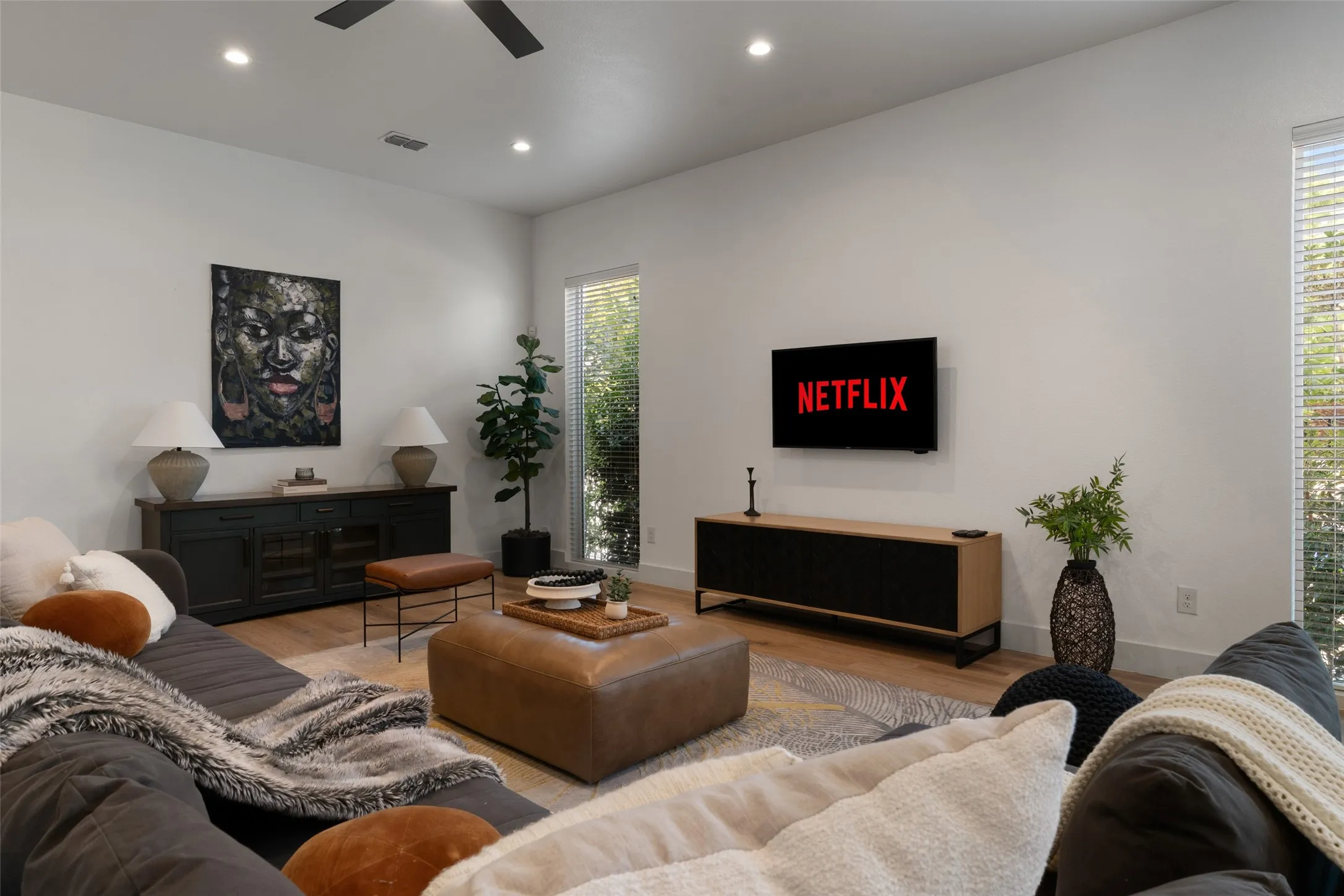 Single Family Residence For Rent in Dallas County , 2513 N Winnetka Avenue, Dallas, Texas 75212, 3 Bedroom, 3 Bathroom, 2 Garage spaces, 2,054 Sqft, built in 2022, mls#21374403, Real Estate Agent in Dallas, Homes For Rent in Dallas county, Homes For Rent in Dallas, Realtor in Dallas Texas, Real Estate Brokerage Independent Realty Texas, Luminita Cordes Realtor
