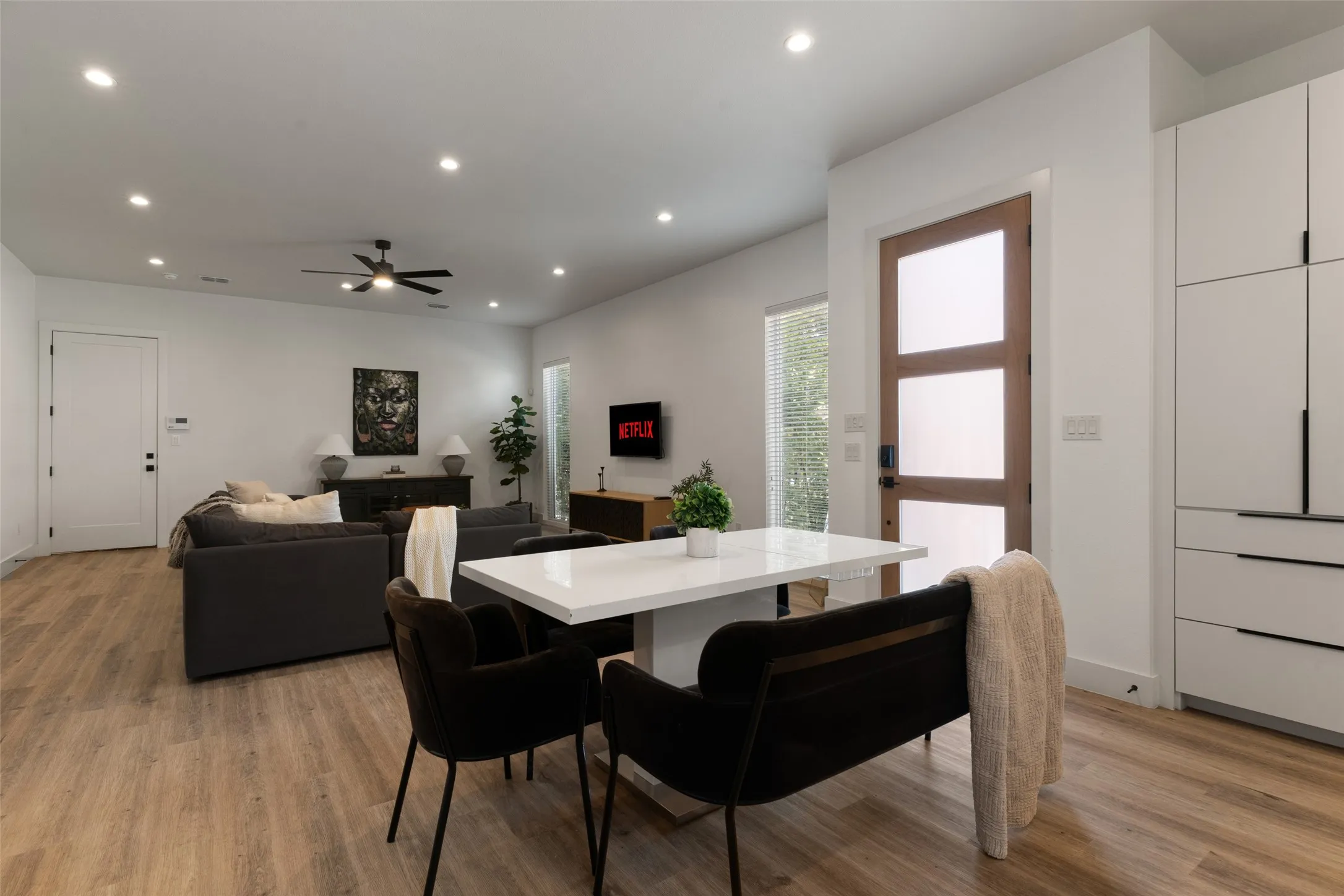 Single Family Residence For Rent in Dallas County , 2513 N Winnetka Avenue, Dallas, Texas 75212, 3 Bedroom, 3 Bathroom, 2 Garage spaces, 2,054 Sqft, built in 2022, mls#21374403, Real Estate Agent in Dallas, Homes For Rent in Dallas county, Homes For Rent in Dallas, Realtor in Dallas Texas, Real Estate Brokerage Independent Realty Texas, Luminita Cordes Realtor