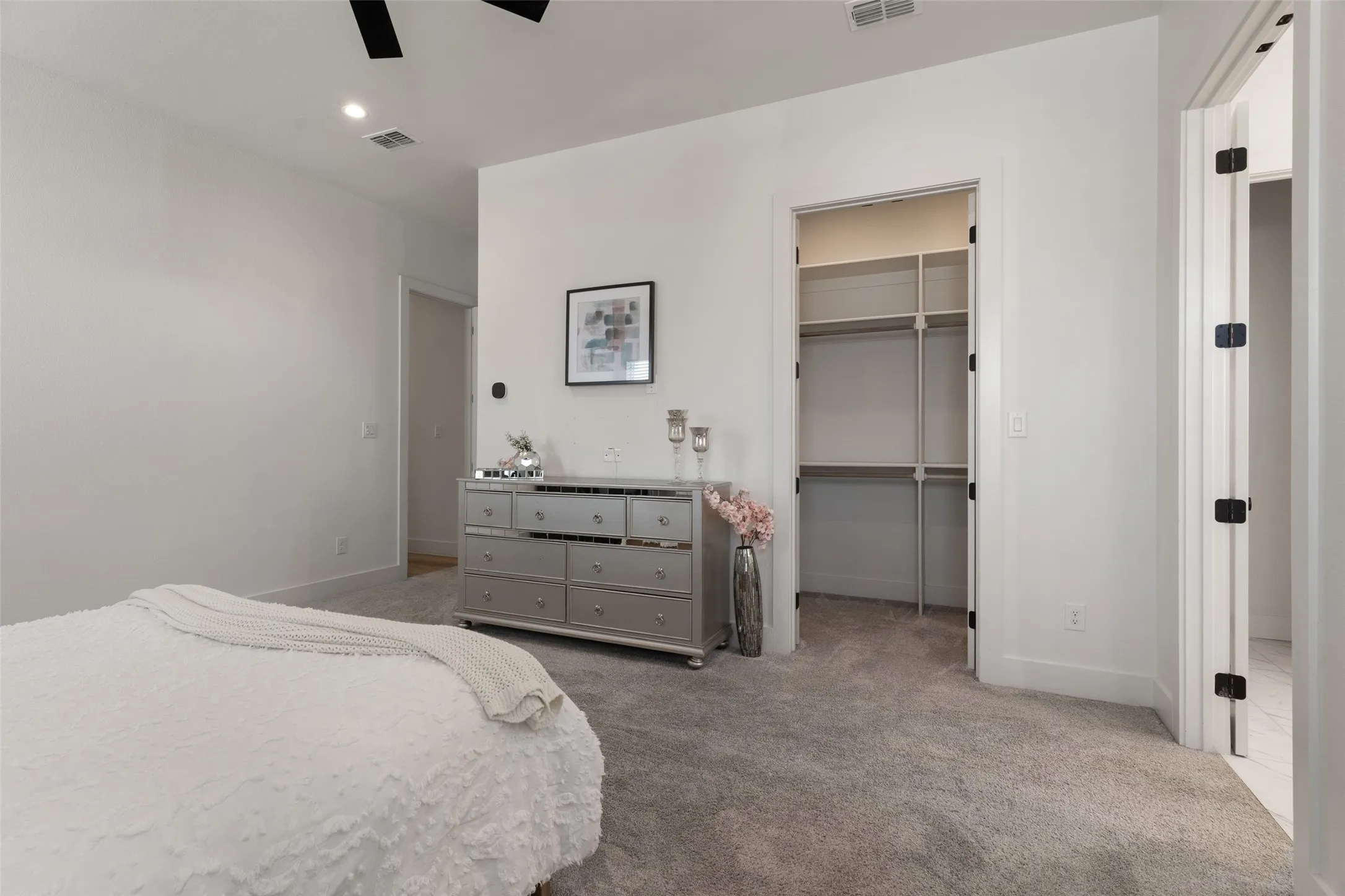 Single Family Residence For Rent in Dallas County , 2513 N Winnetka Avenue, Dallas, Texas 75212, 3 Bedroom, 3 Bathroom, 2 Garage spaces, 2,054 Sqft, built in 2022, mls#21374403, Real Estate Agent in Dallas, Homes For Rent in Dallas county, Homes For Rent in Dallas, Realtor in Dallas Texas, Real Estate Brokerage Independent Realty Texas, Luminita Cordes Realtor