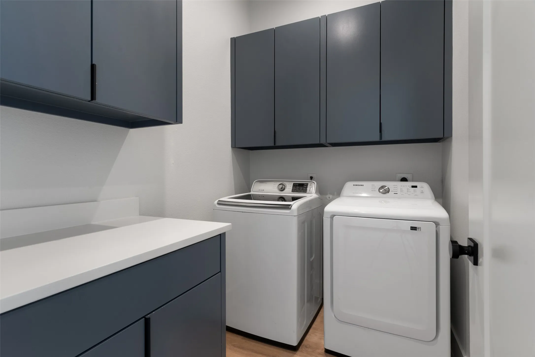 Single Family Residence For Rent in Dallas County , 2513 N Winnetka Avenue, Dallas, Texas 75212, 3 Bedroom, 3 Bathroom, 2 Garage spaces, 2,054 Sqft, built in 2022, mls#21374403, Real Estate Agent in Dallas, Homes For Rent in Dallas county, Homes For Rent in Dallas, Realtor in Dallas Texas, Real Estate Brokerage Independent Realty Texas, Luminita Cordes Realtor