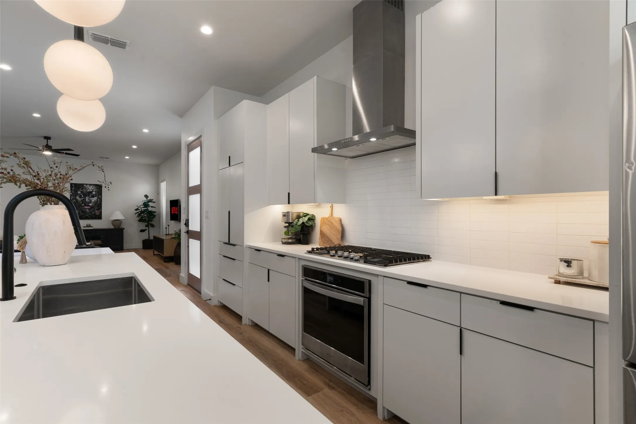 Single Family Residence For Rent in Dallas County , 2513 N Winnetka Avenue, Dallas, Texas 75212, 3 Bedroom, 3 Bathroom, 2 Garage spaces, 2,054 Sqft, built in 2022, mls#21374403, Real Estate Agent in Dallas, Homes For Rent in Dallas county, Homes For Rent in Dallas, Realtor in Dallas Texas, Real Estate Brokerage Independent Realty Texas, Luminita Cordes Realtor