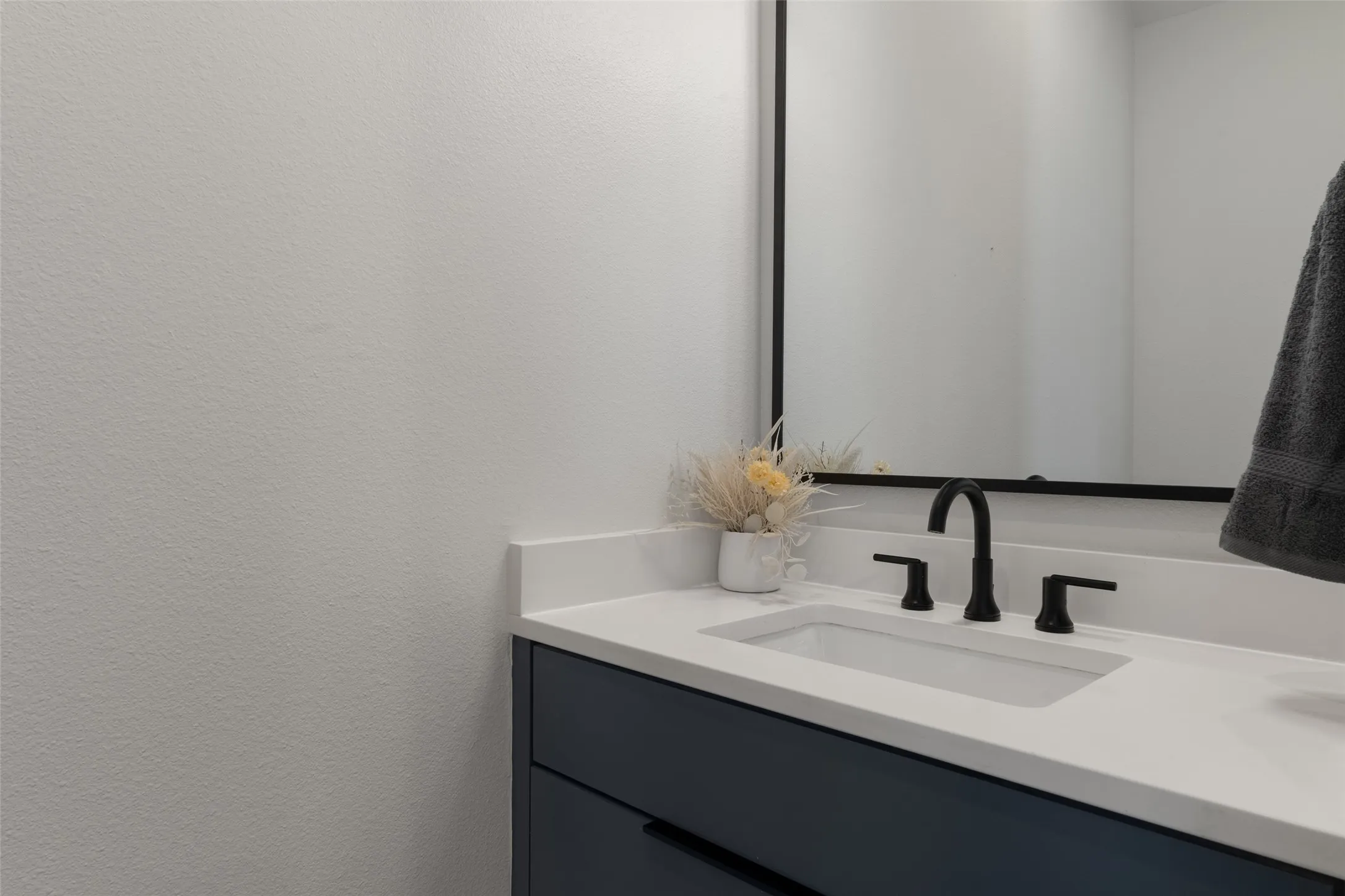 Single Family Residence For Rent in Dallas County , 2513 N Winnetka Avenue, Dallas, Texas 75212, 3 Bedroom, 3 Bathroom, 2 Garage spaces, 2,054 Sqft, built in 2022, mls#21374403, Real Estate Agent in Dallas, Homes For Rent in Dallas county, Homes For Rent in Dallas, Realtor in Dallas Texas, Real Estate Brokerage Independent Realty Texas, Luminita Cordes Realtor