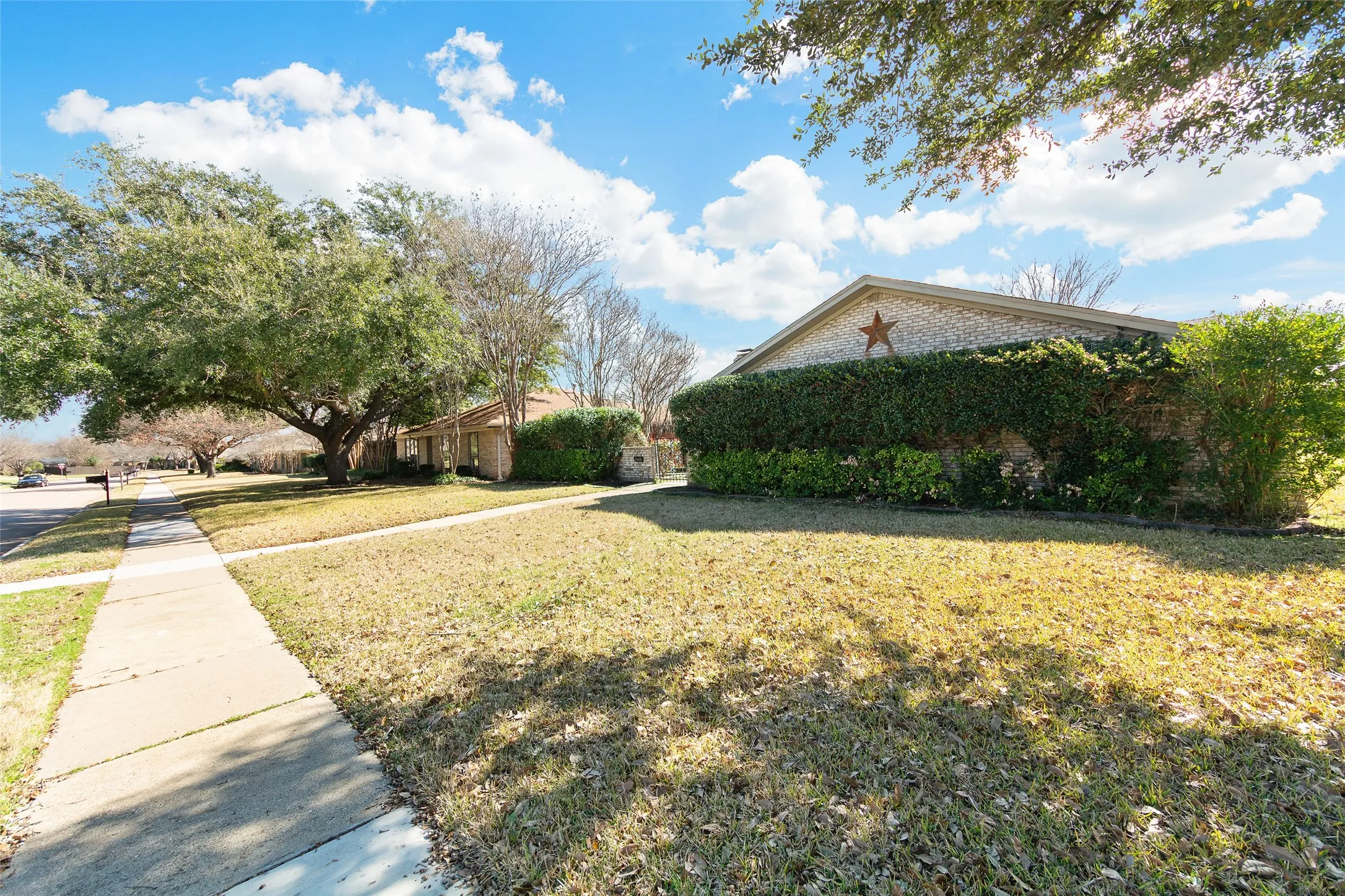 Single Family Residence For Sale in Collin County , 2600 Lawndale Drive, Plano, Texas 75023, 4 Bedroom, 2 Bathroom, 2 Garage spaces, 2,402 Sqft, built in 1976, mls#21367487, Real Estate Agent in Plano, Homes For Sale in Collin county, Homes For Sale in Plano, Realtor in Plano Texas, Real Estate Brokerage Independent Realty Texas, Luminita Cordes Realtor